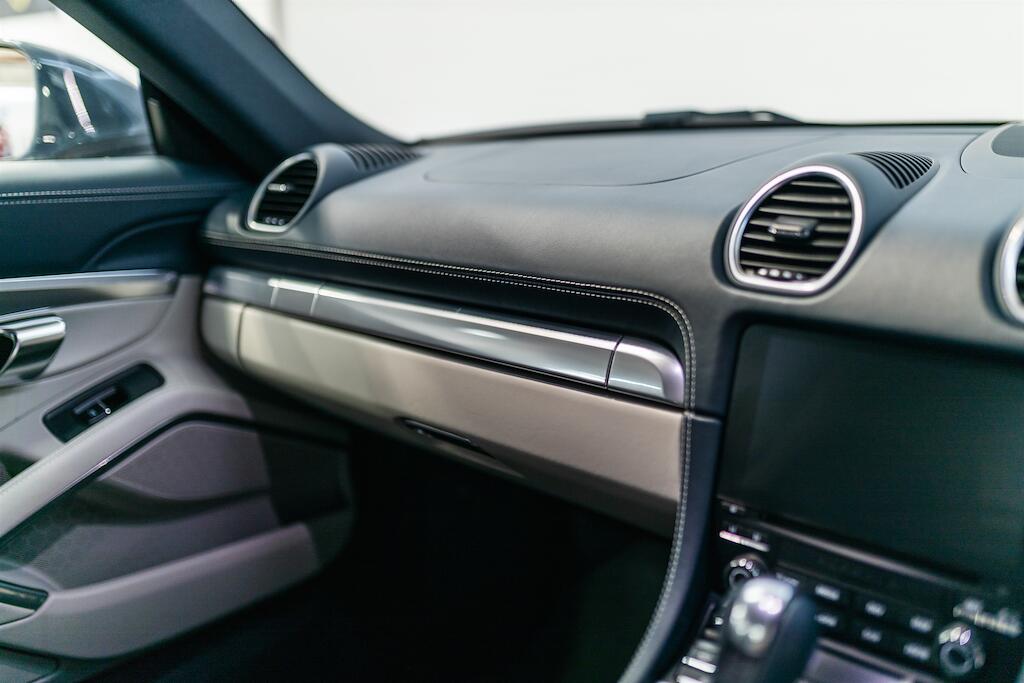 Porsche Cayman view 26