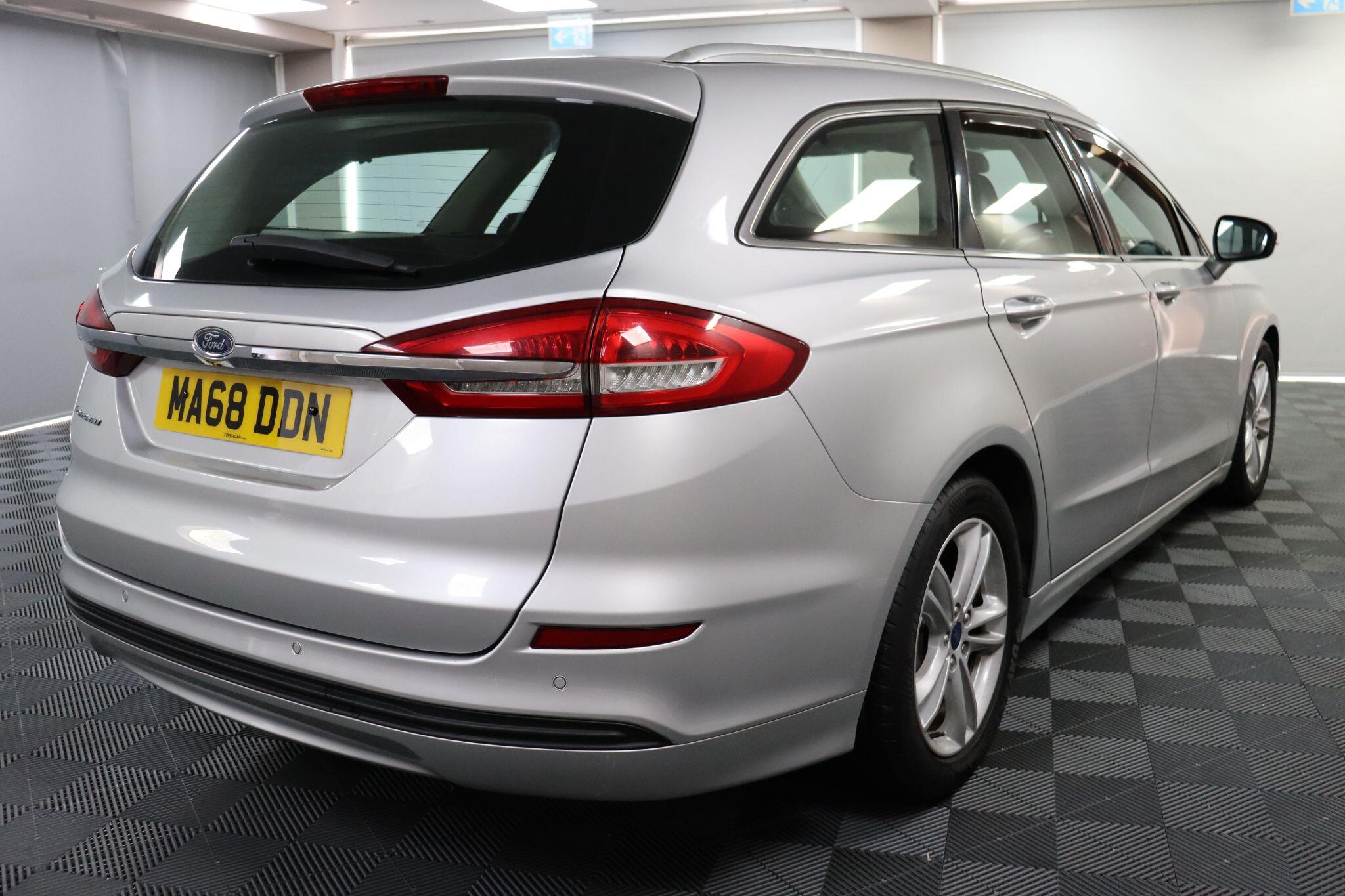 Ford Mondeo view 11