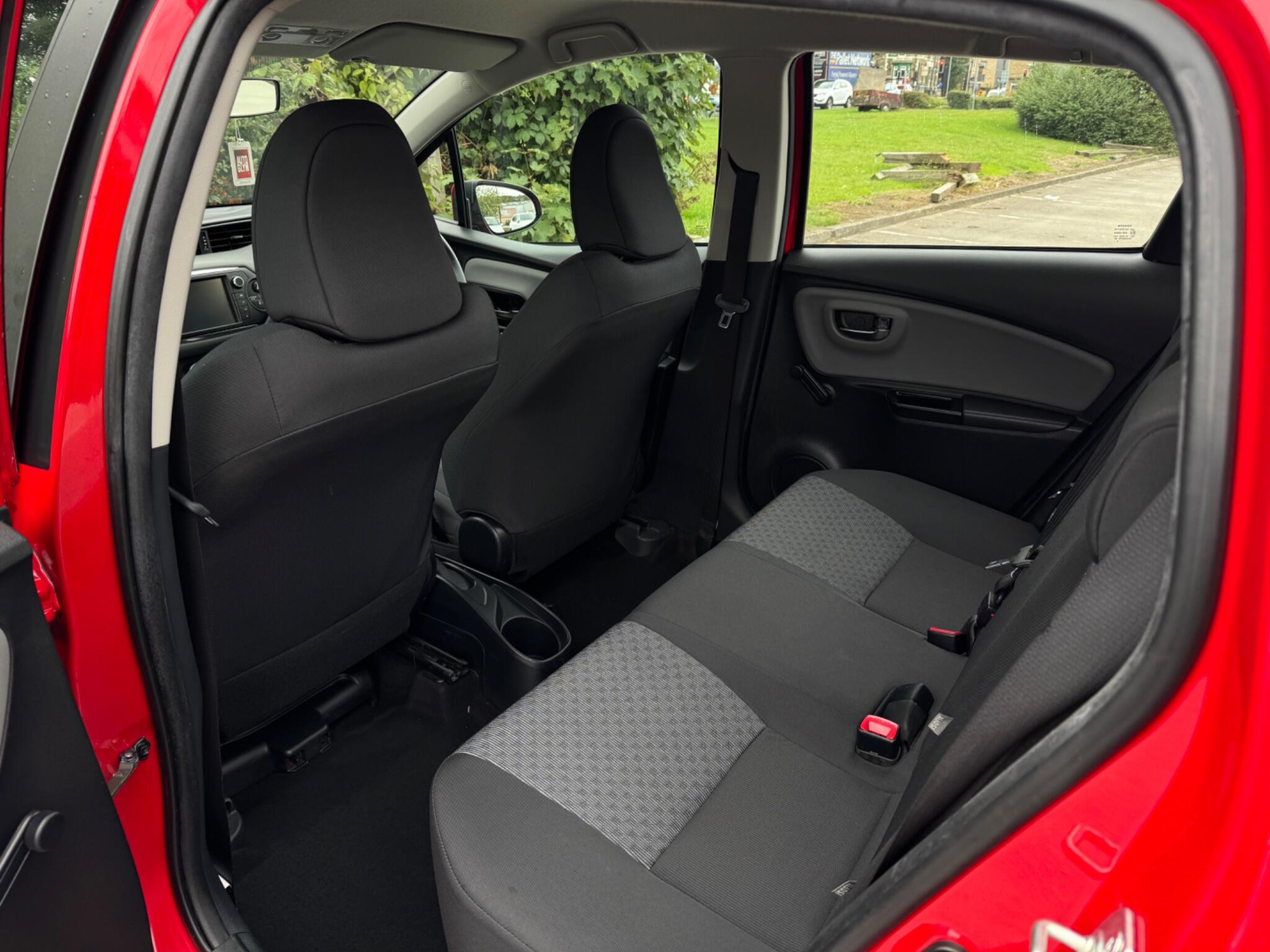 Toyota Yaris view 30