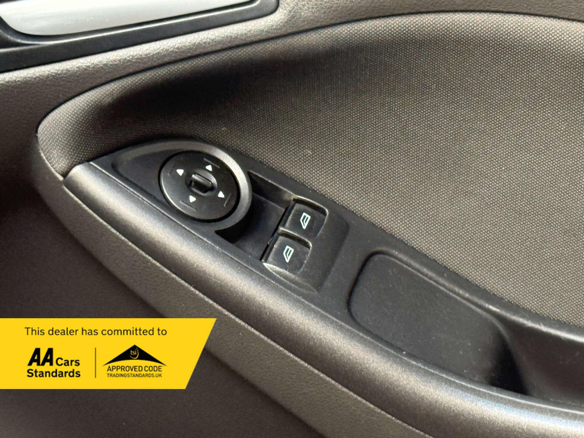 Ford Focus view 37