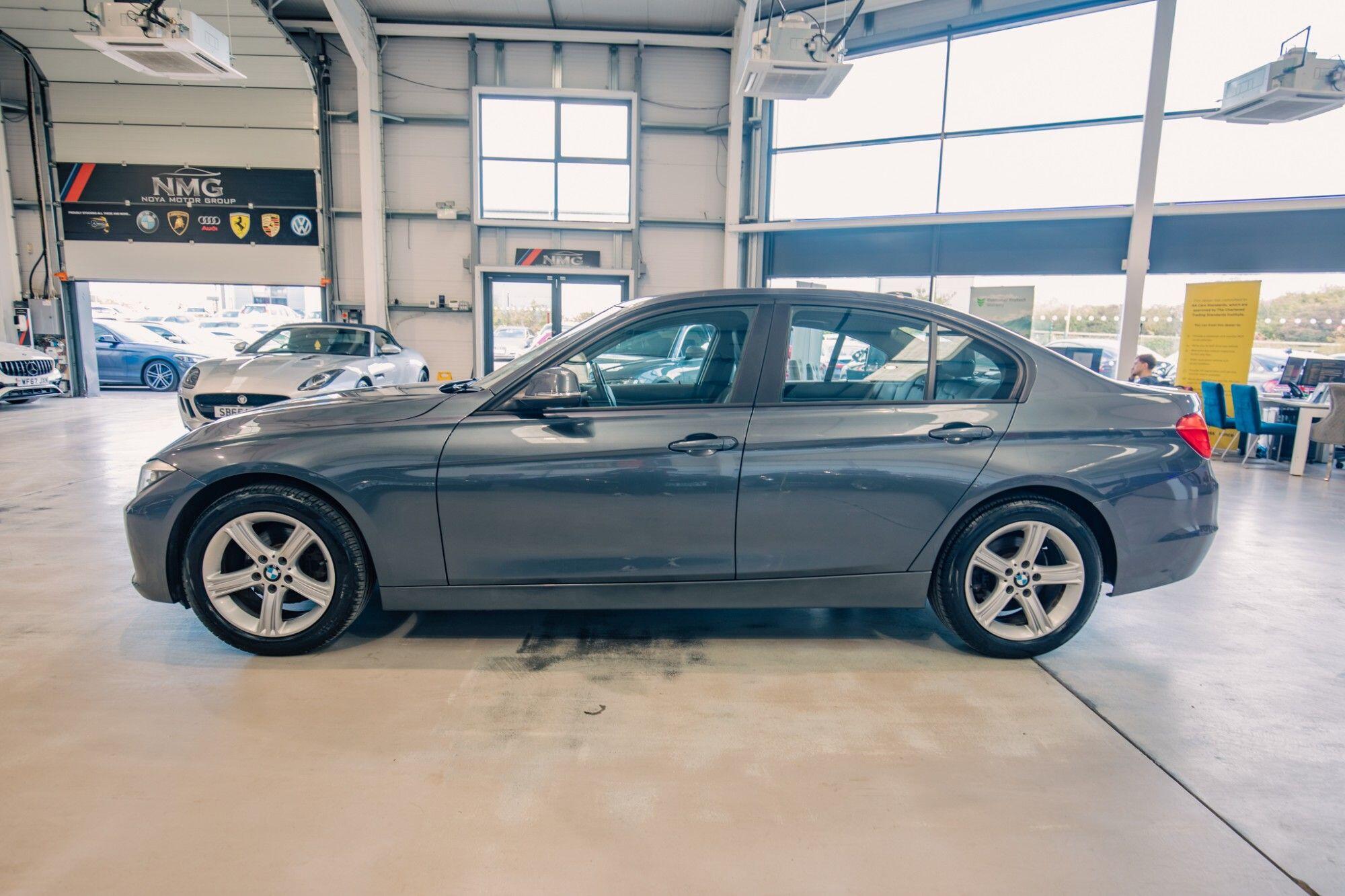 BMW 3 Series view 22