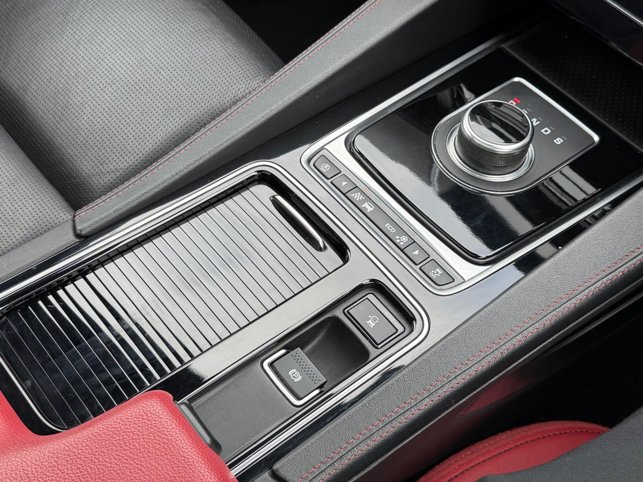 Jaguar F-Pace view 44