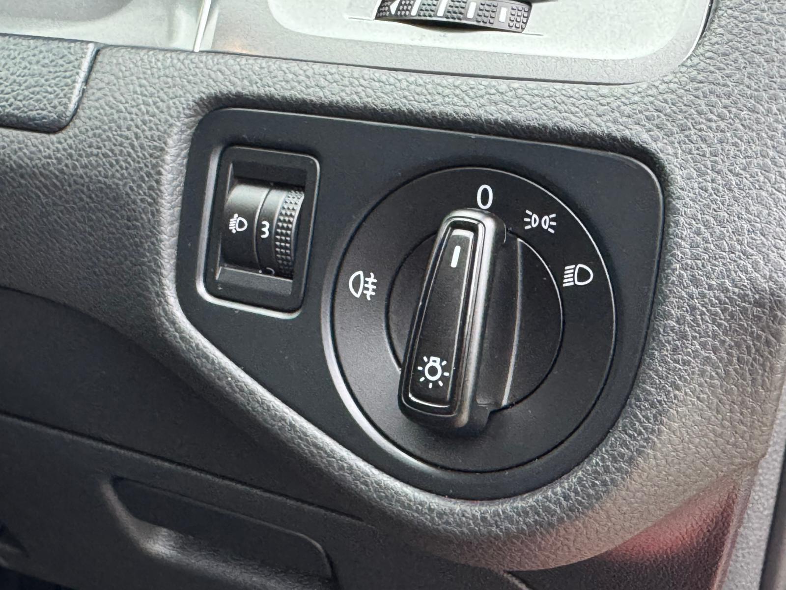 2015 Volkswagen Golf image 11