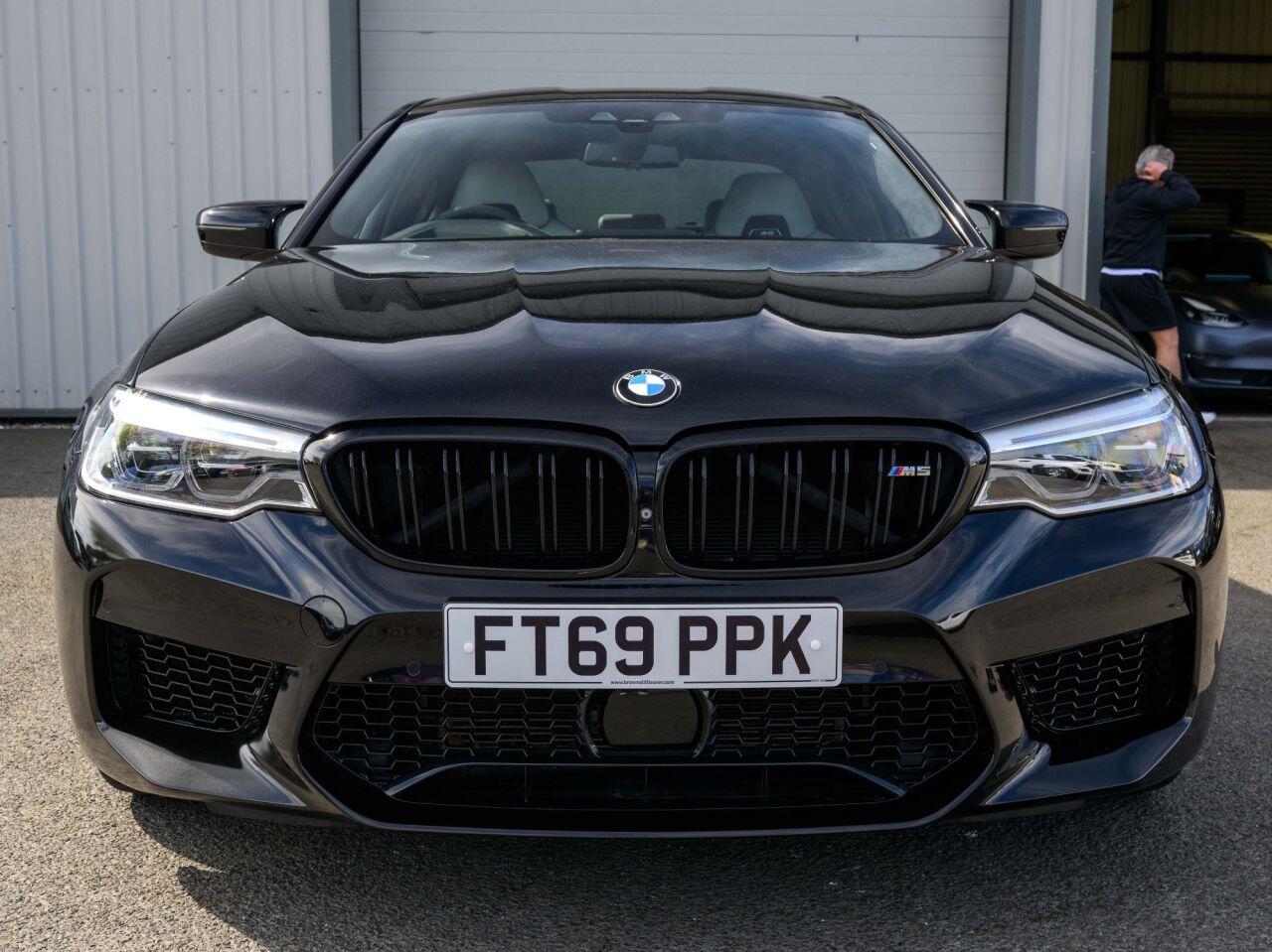 BMW M5 view 4