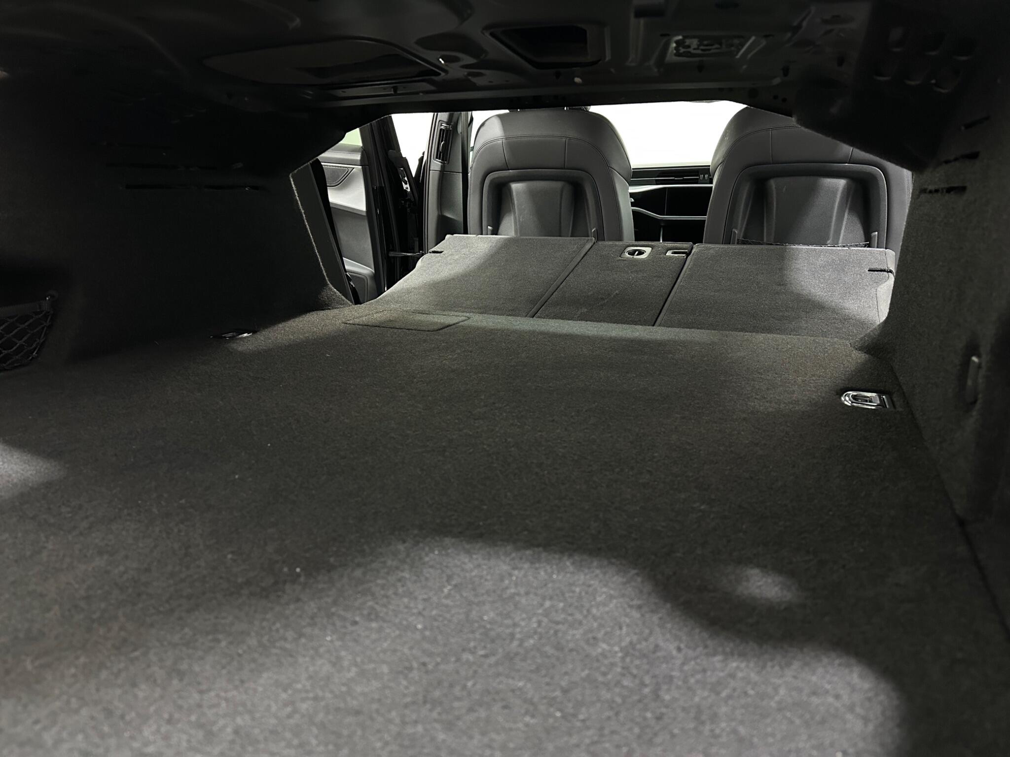 Audi A6 Saloon view 46