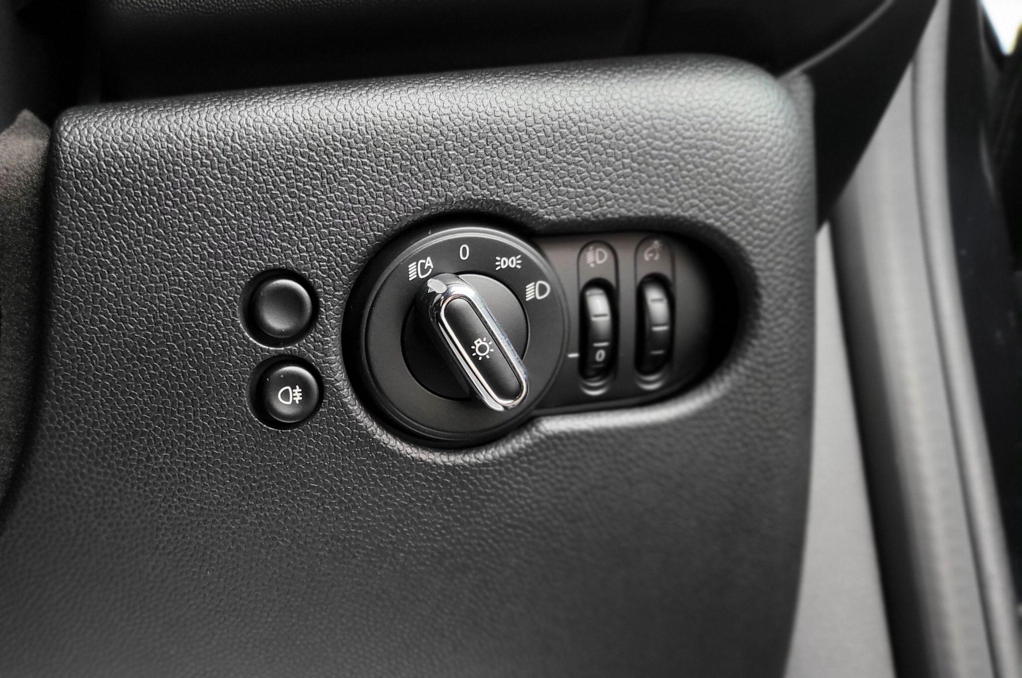 Mini Hatch view 18