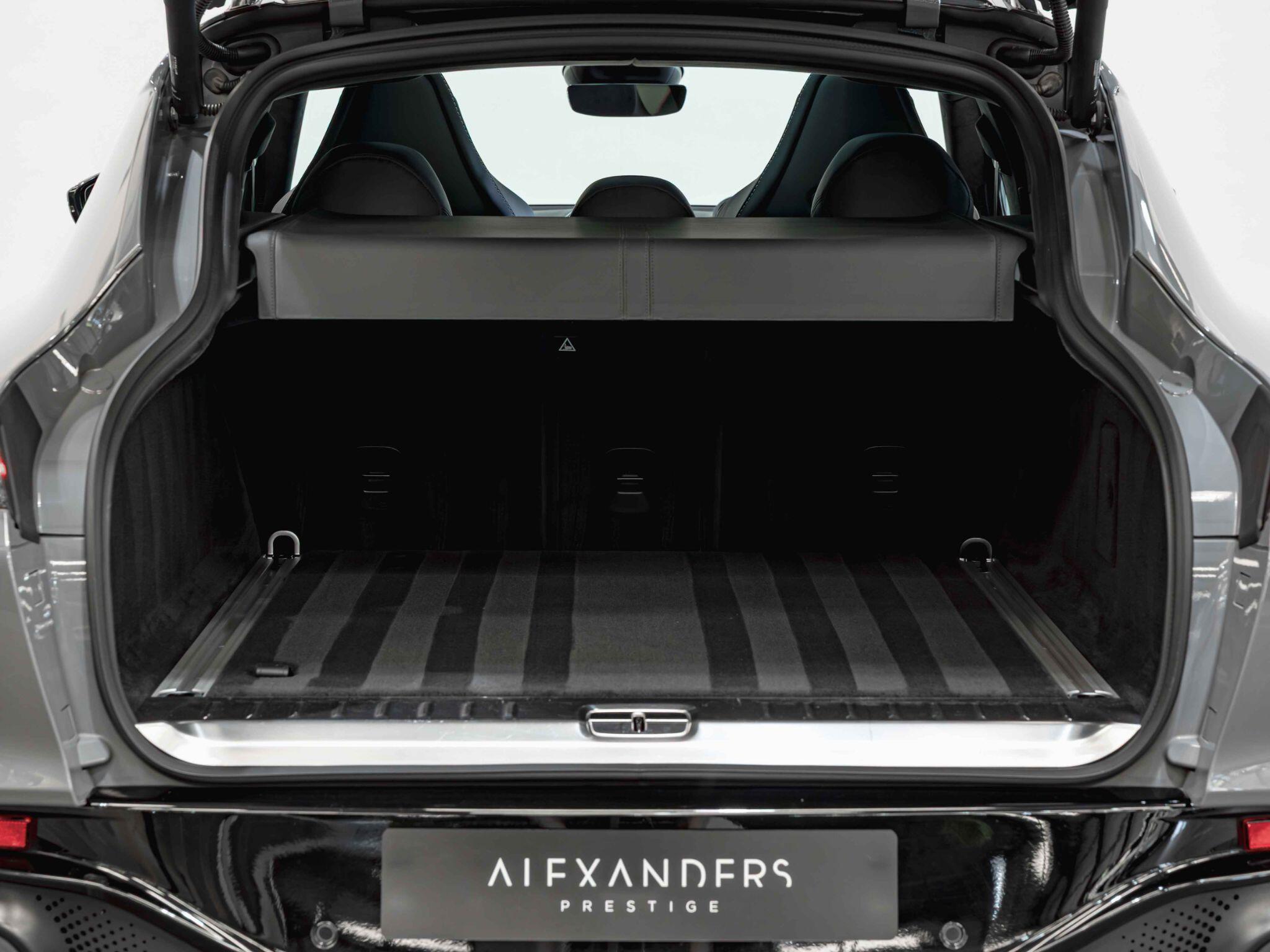 Aston Martin DBX view 29