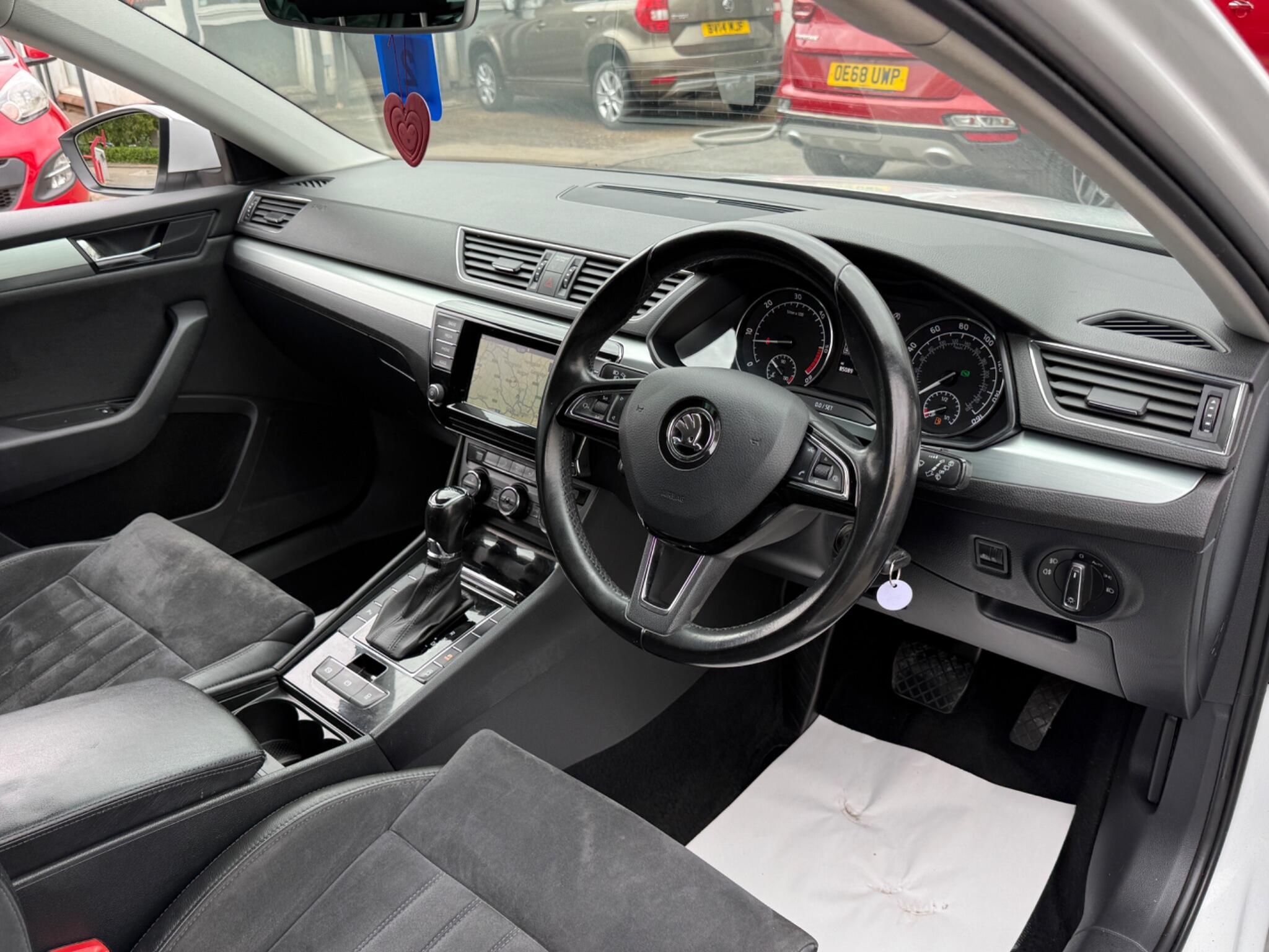 Skoda Superb - Image 28