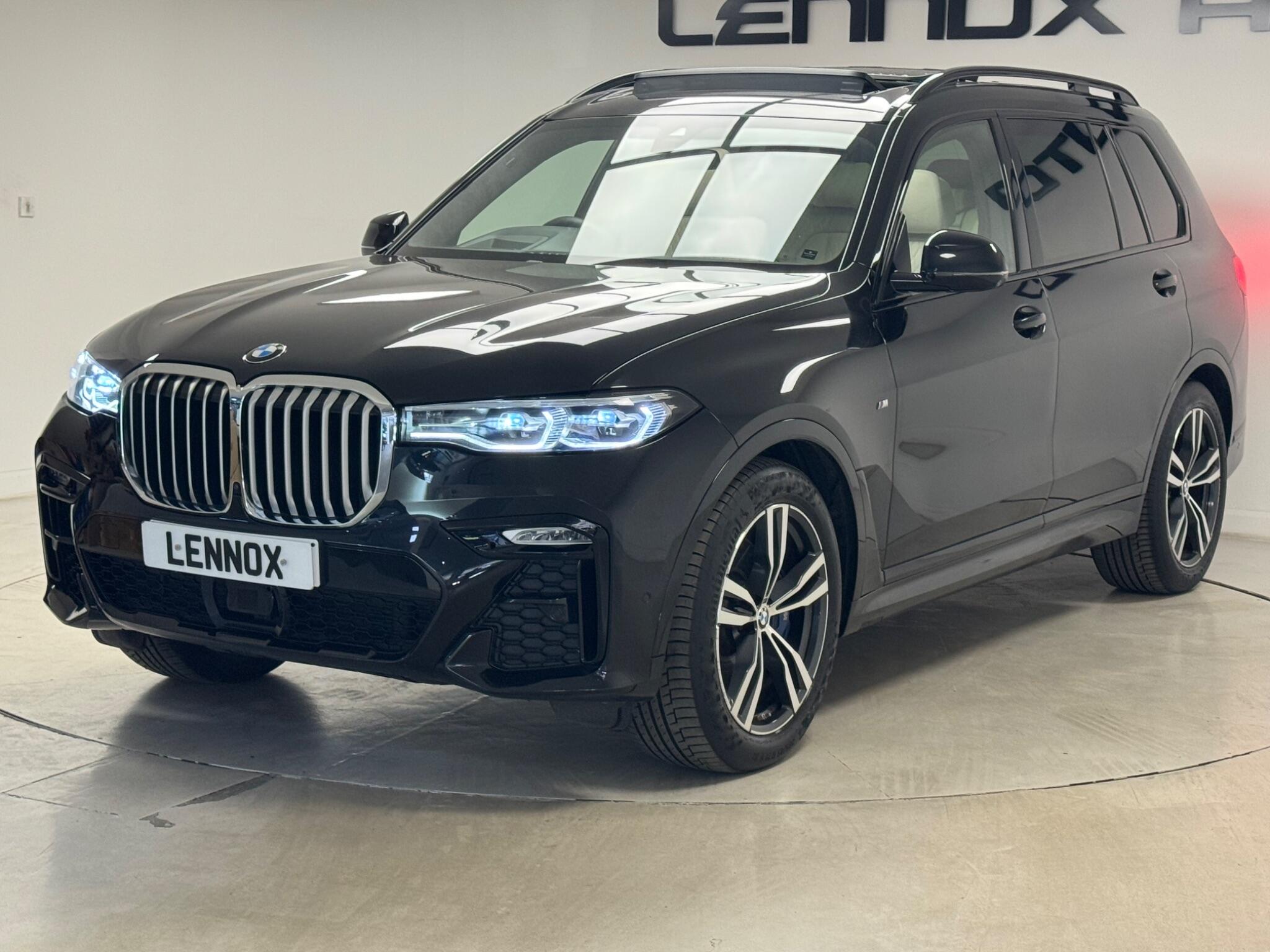 BMW X7 view 3