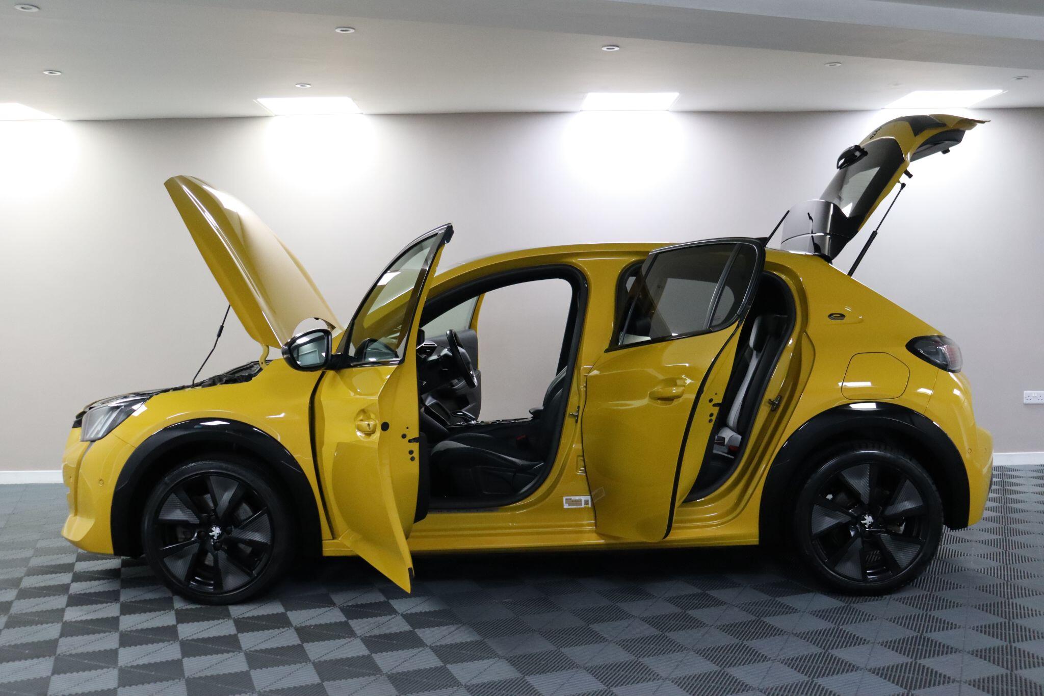 Peugeot E-208 view 7