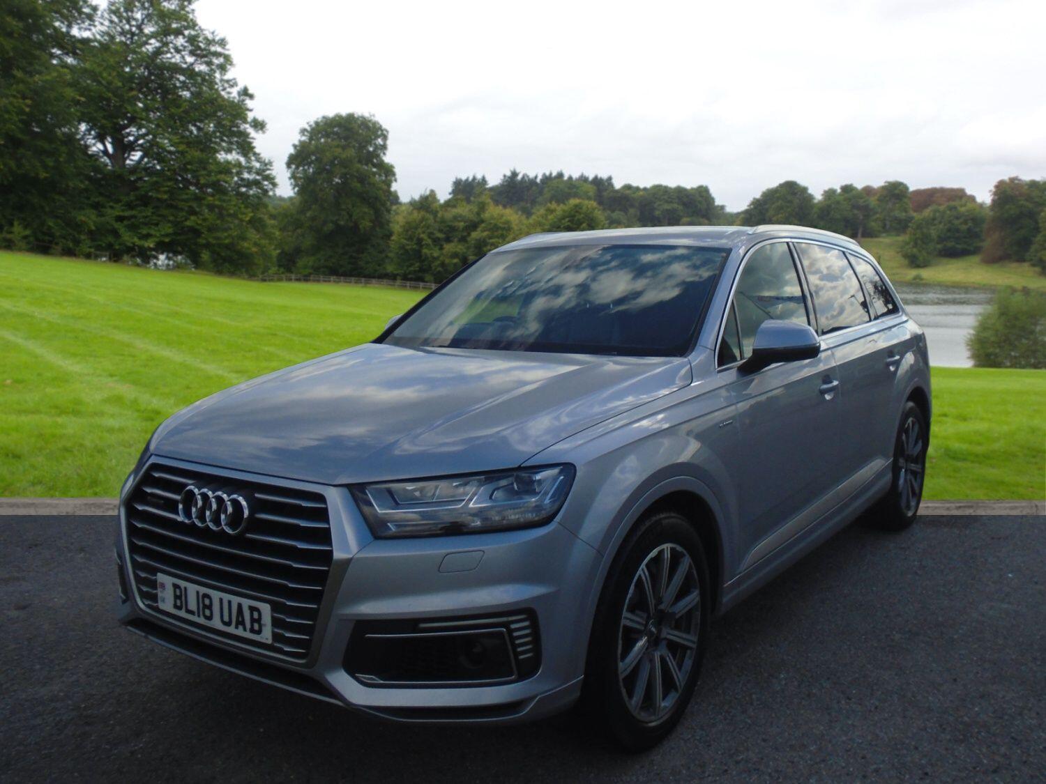 Audi Q7 view 2
