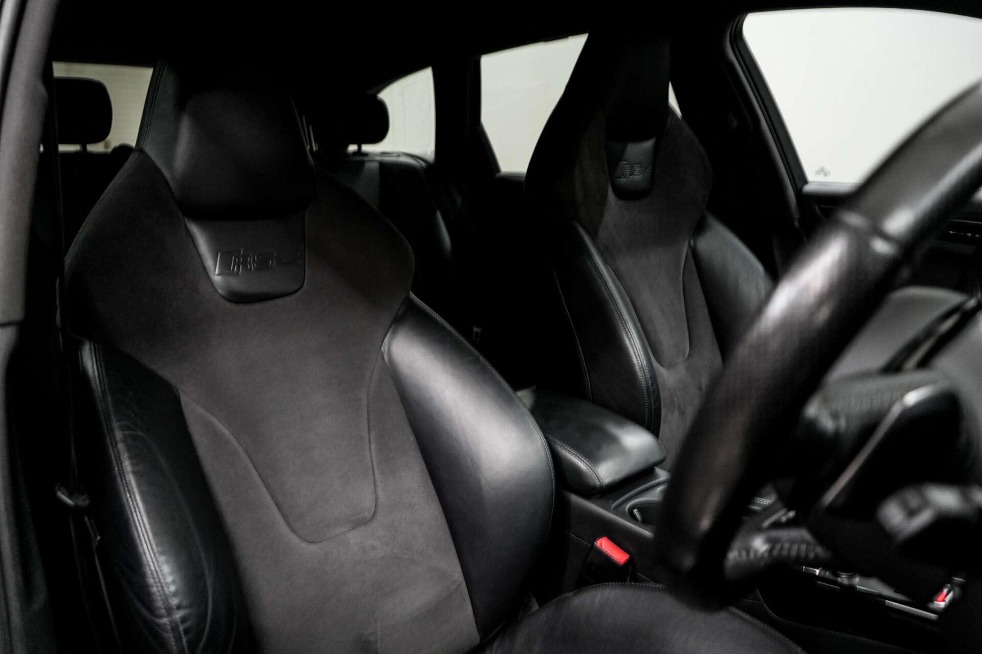 Audi RS4 view 15