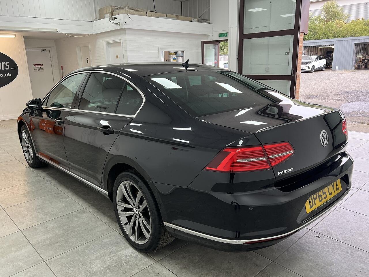 Volkswagen Passat view 5