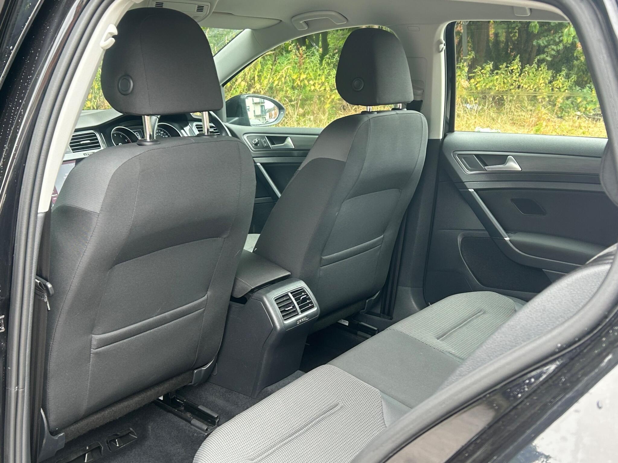 Volkswagen Golf view 23