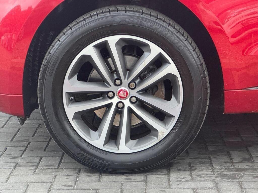 Jaguar F-Pace view 12