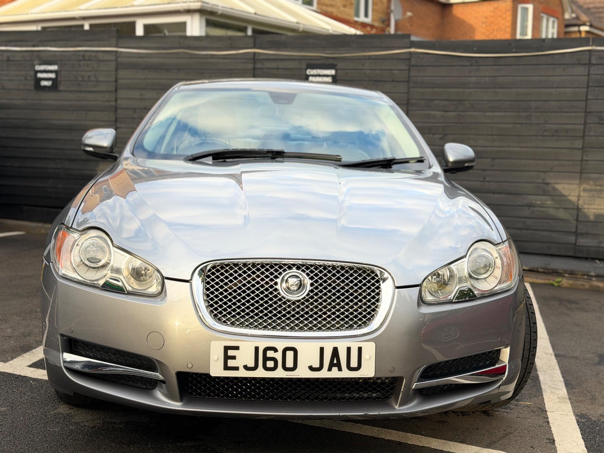 Jaguar XF view 9