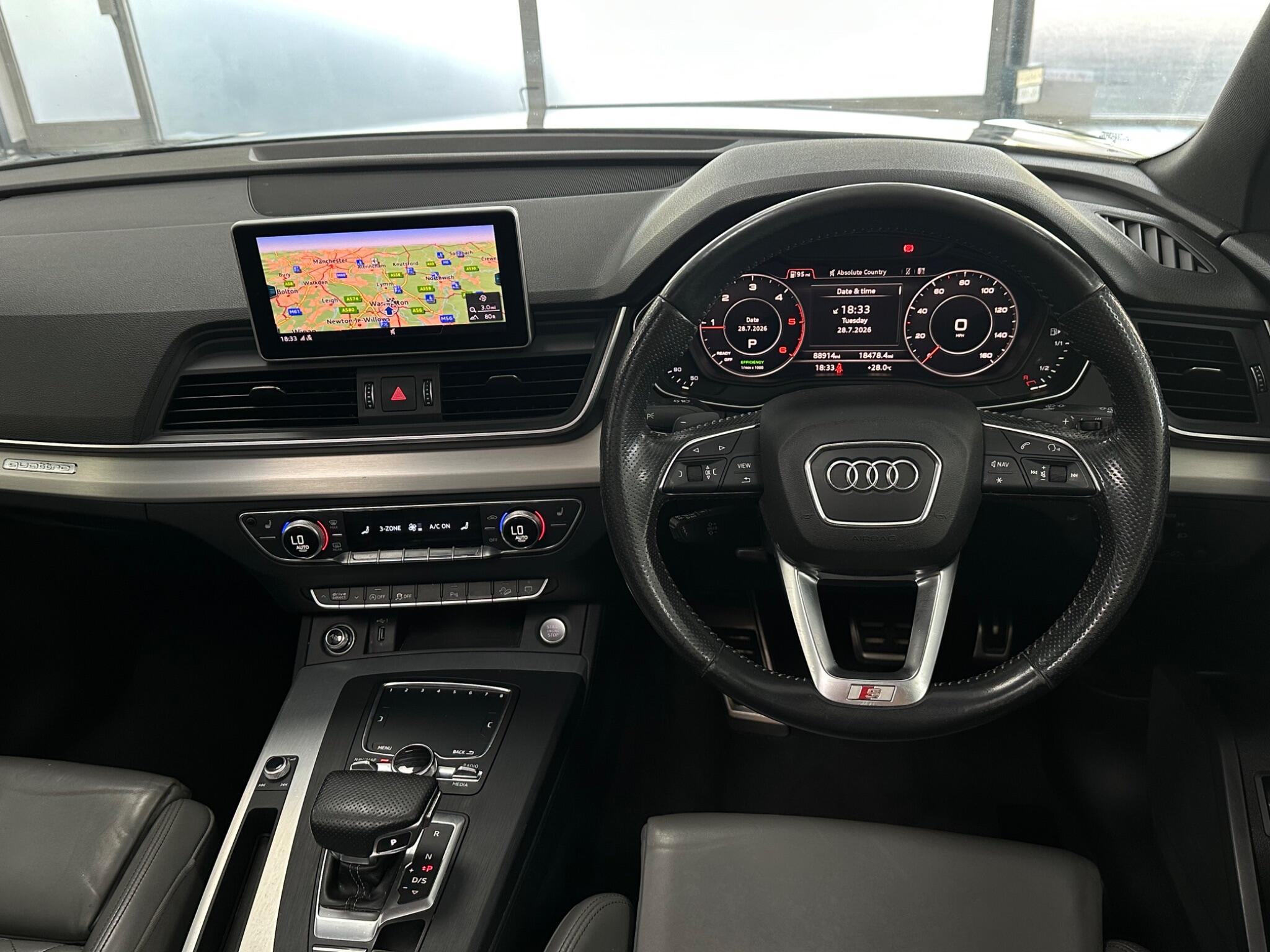 Audi Q5 view 18