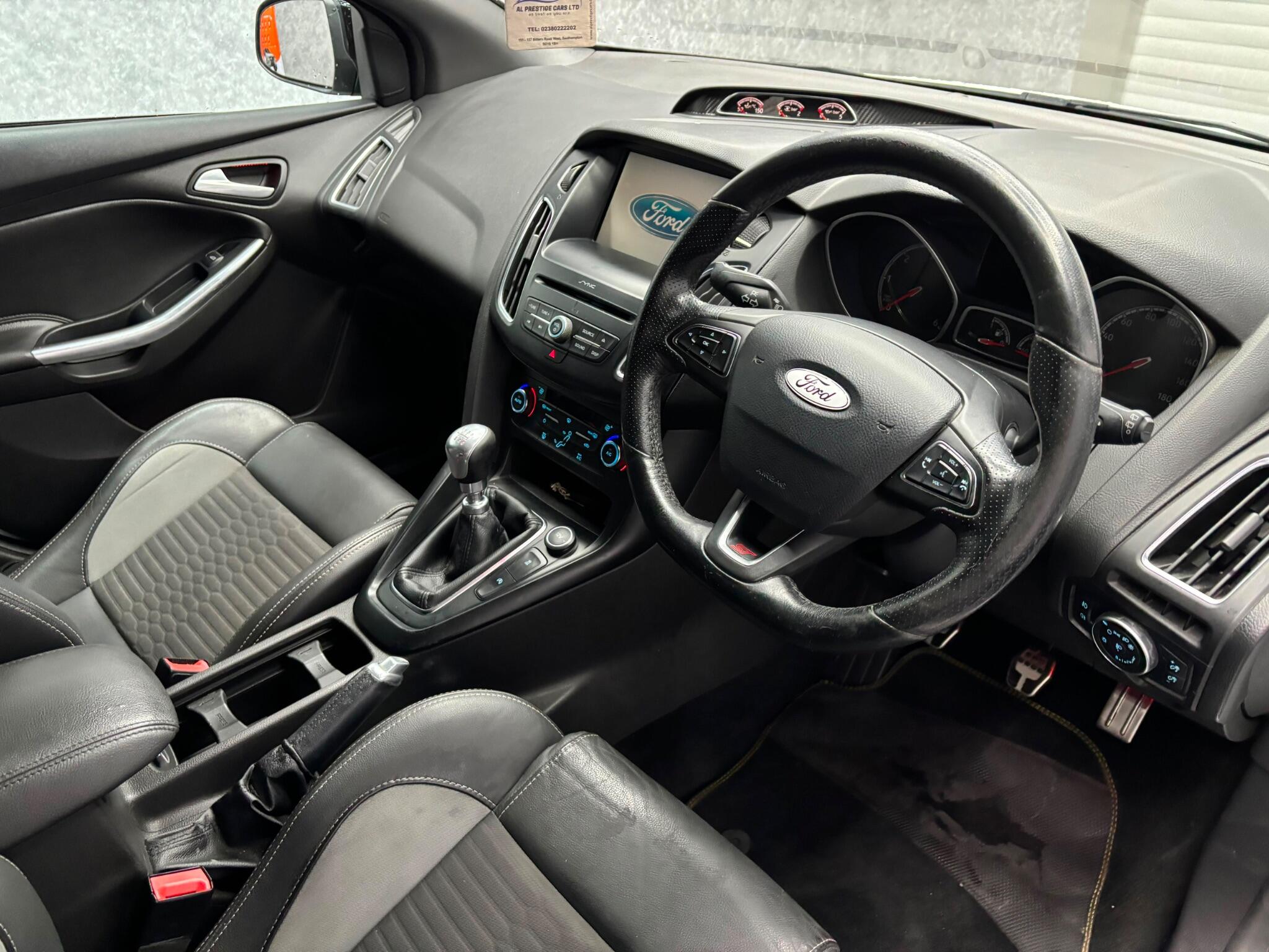 Ford Focus view 3