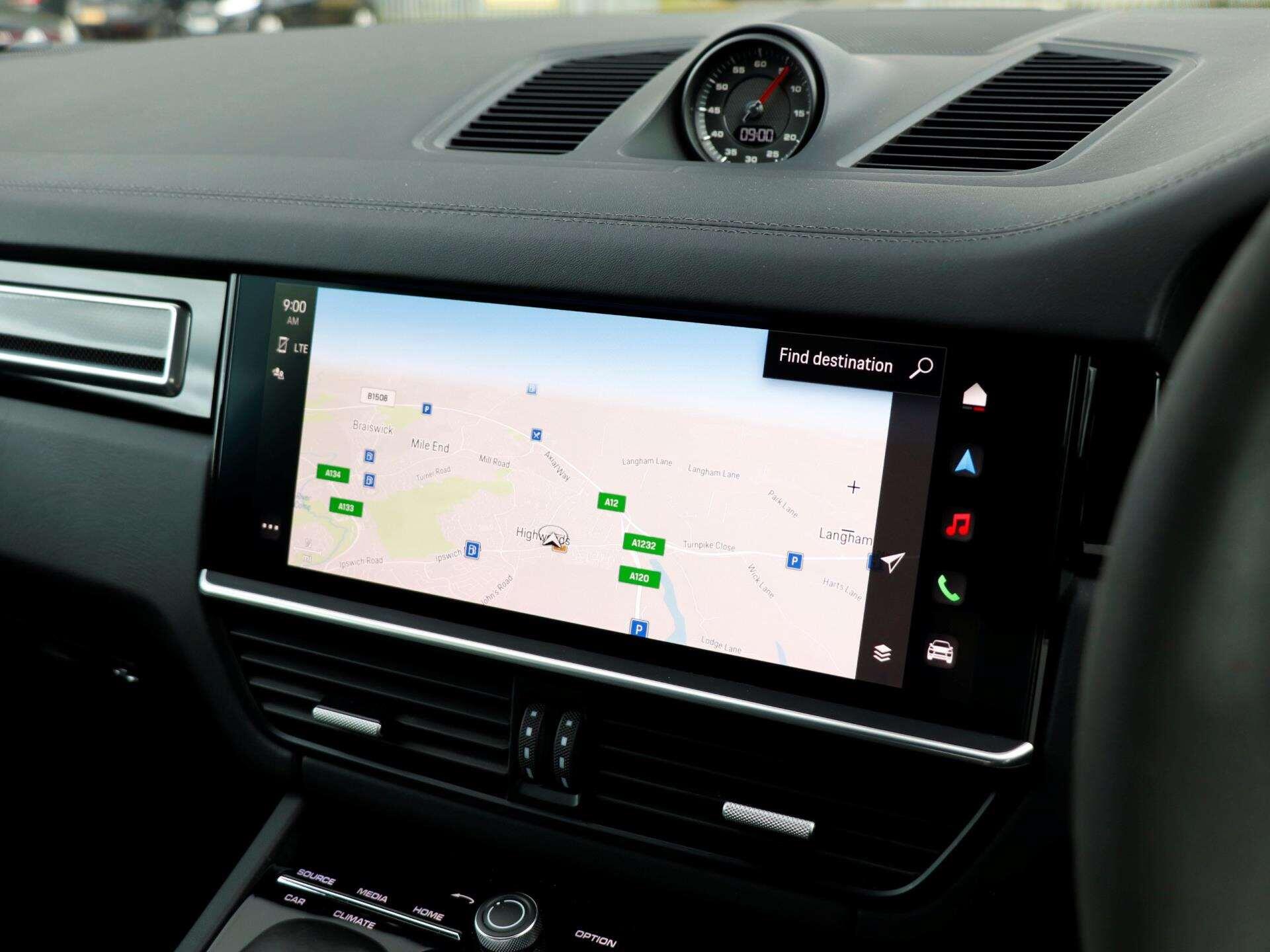 Porsche Cayenne view 15