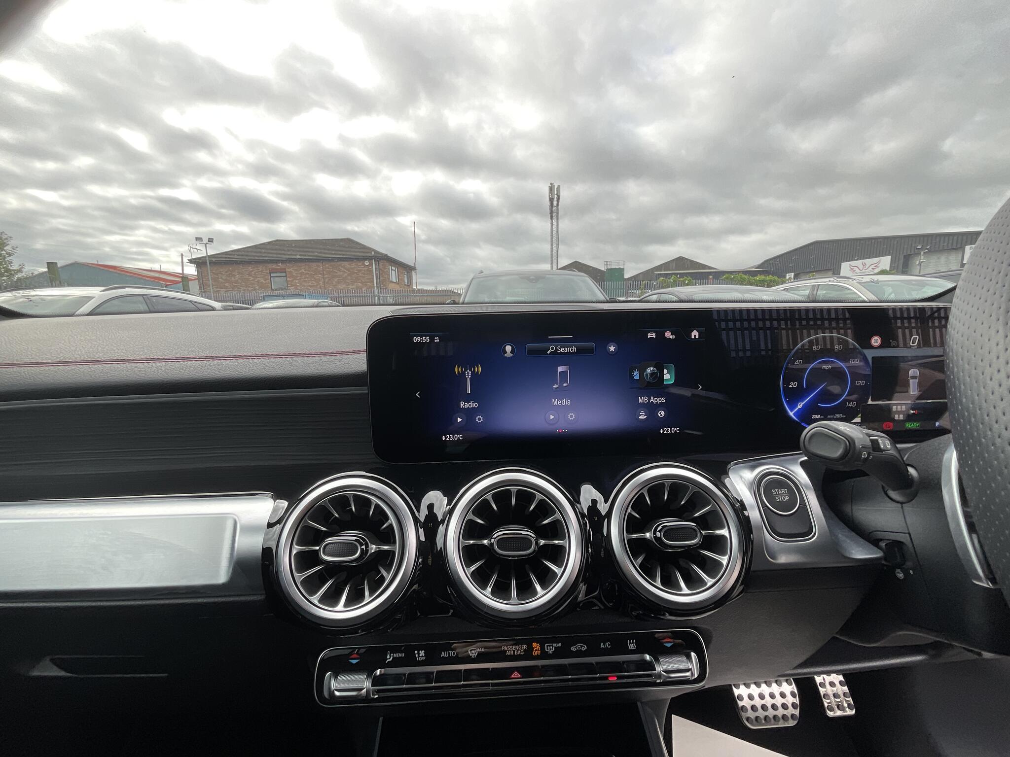 Mercedes-Benz Eqb view 25