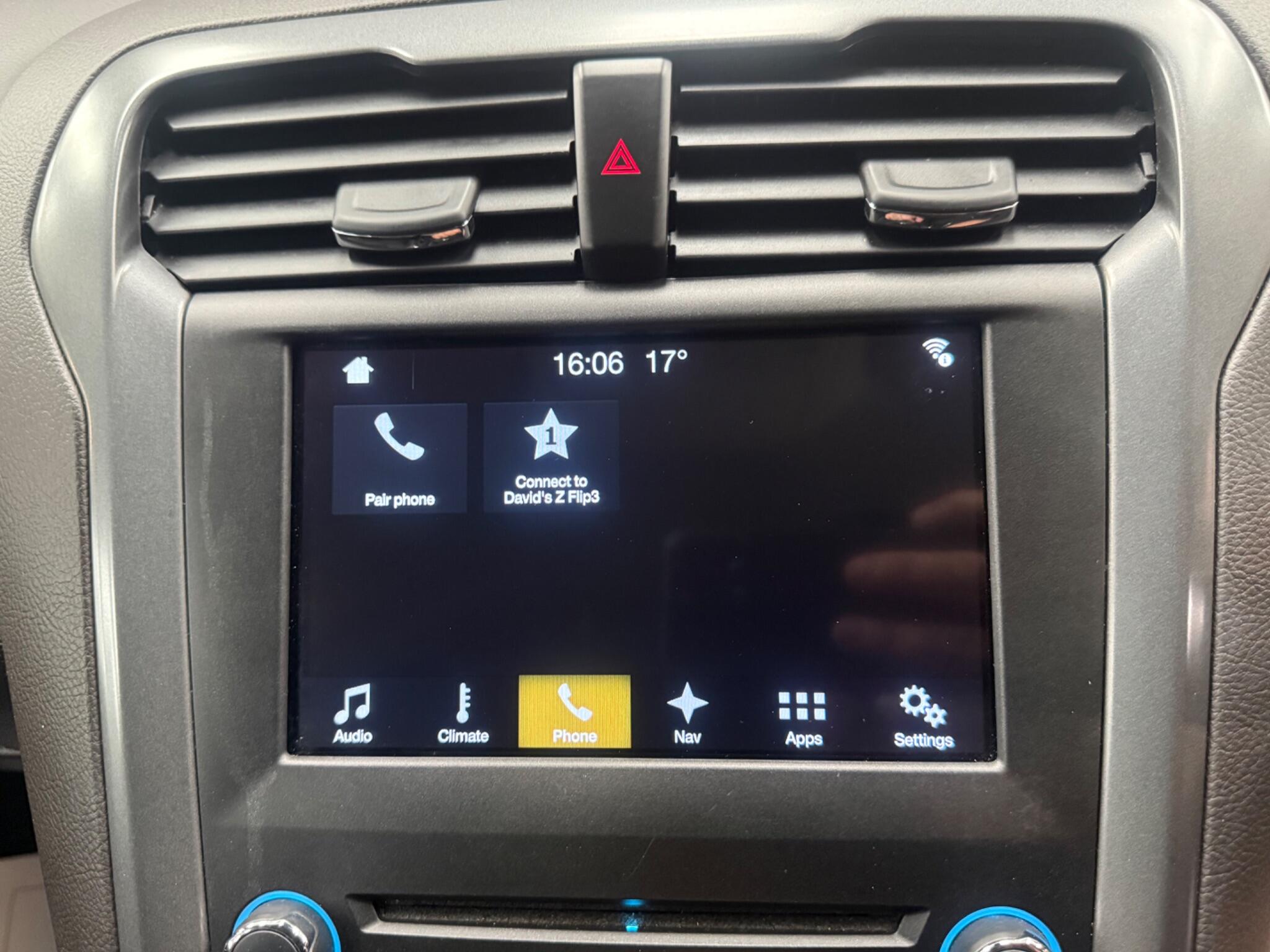 Ford Mondeo view 24