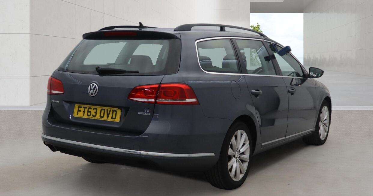Volkswagen Passat view 4