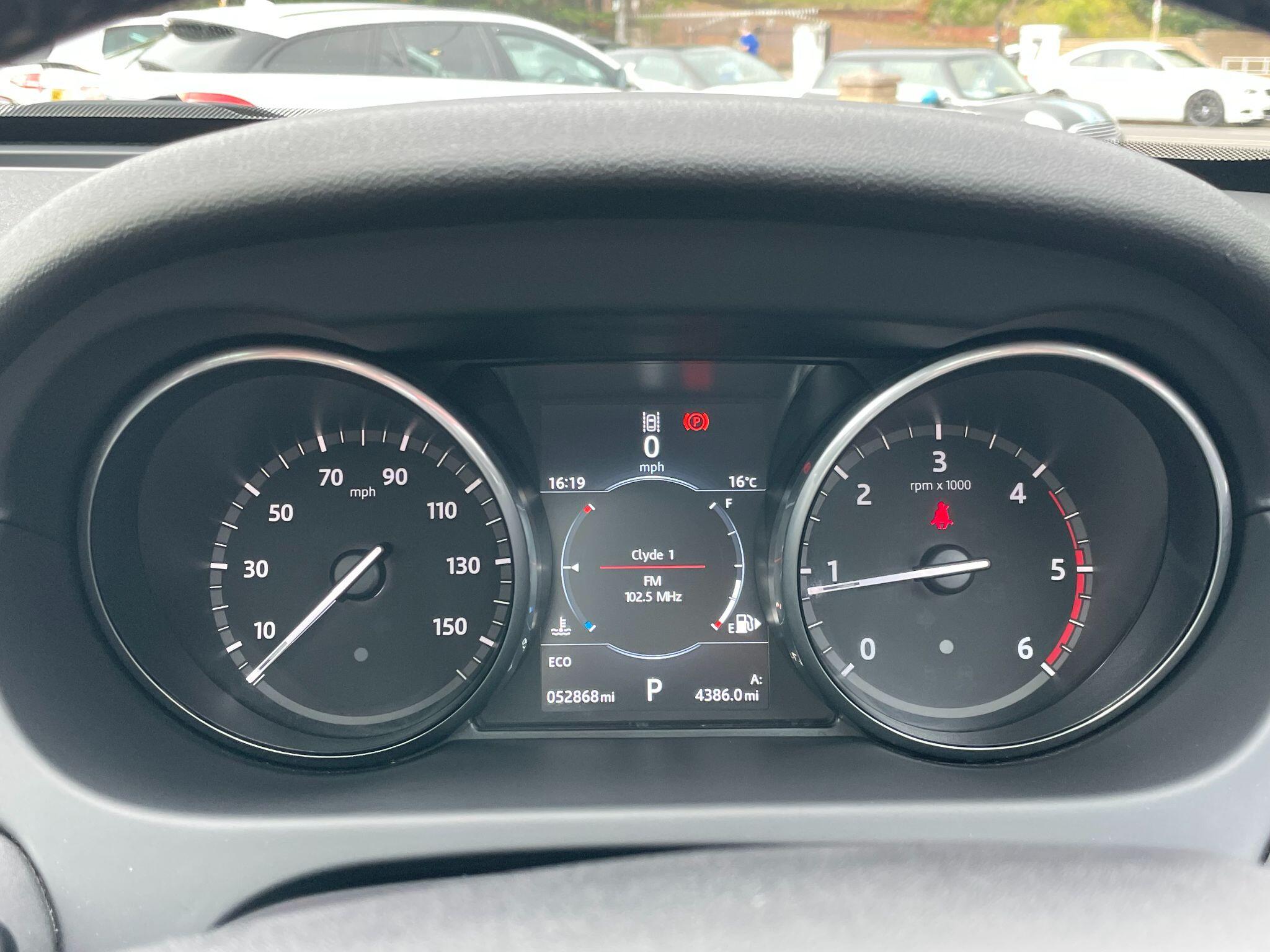 Land Rover Discovery Sport view 30