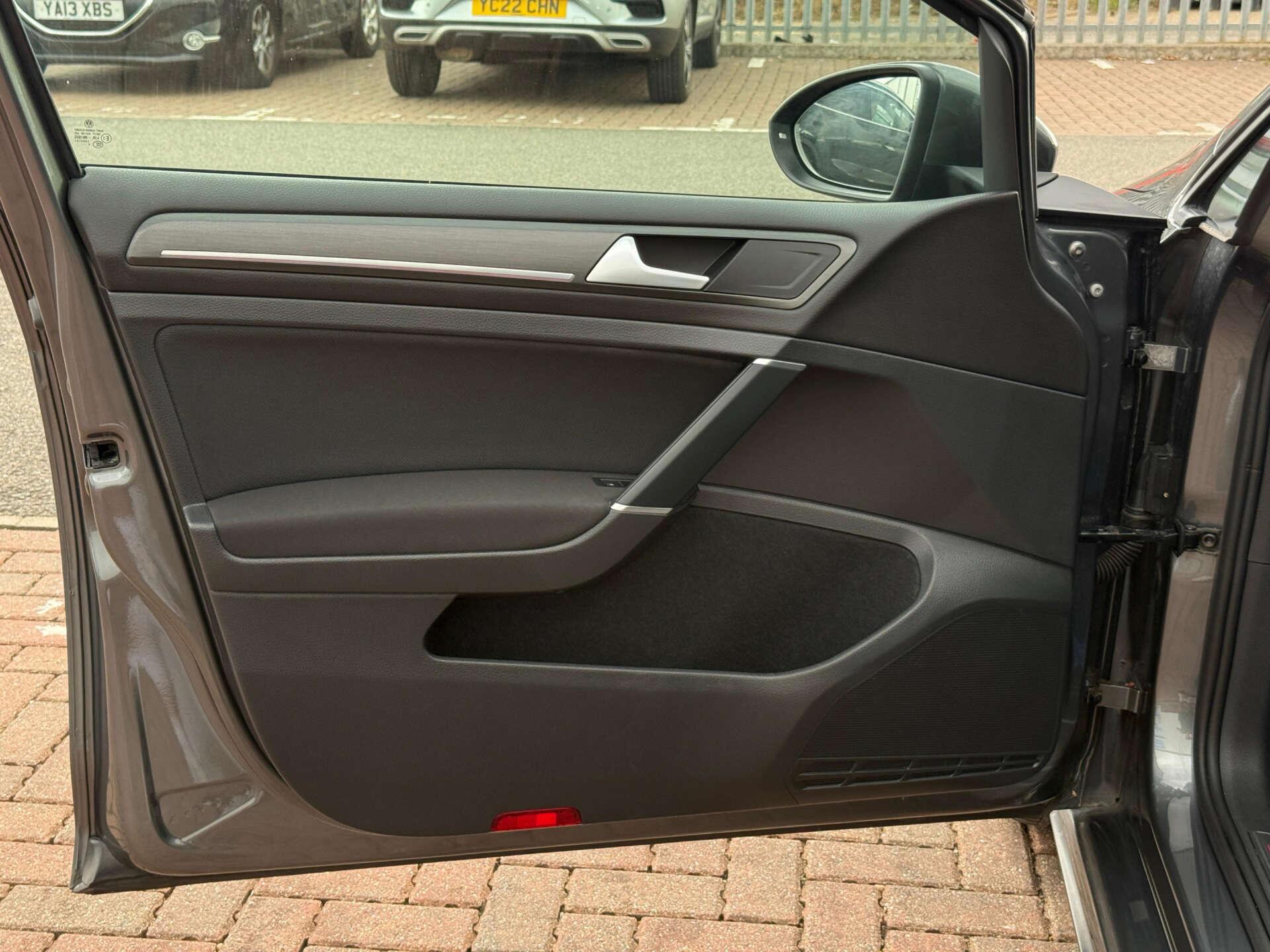 Volkswagen Golf view 50