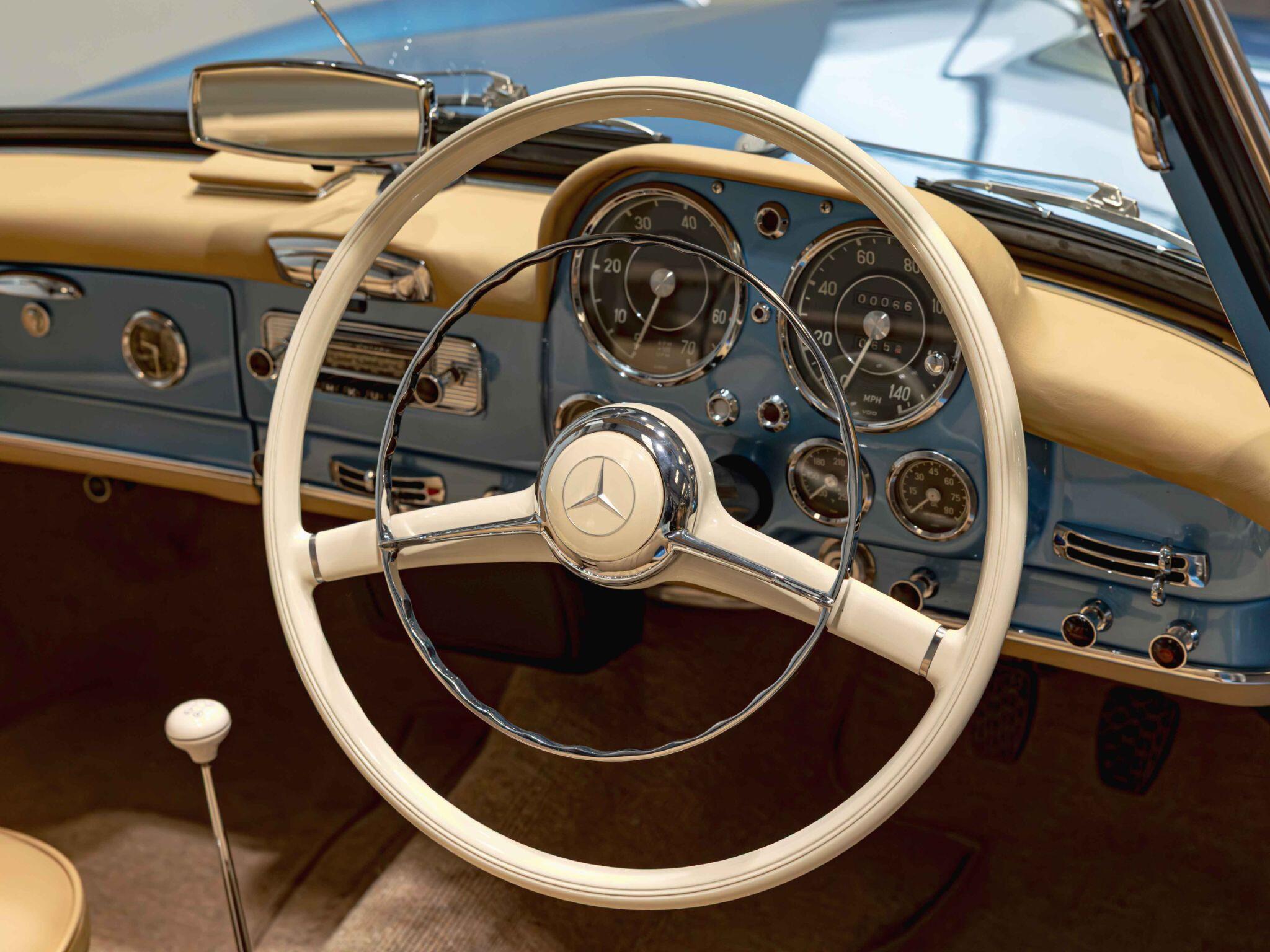 Mercedes-Benz 190 SL view 4