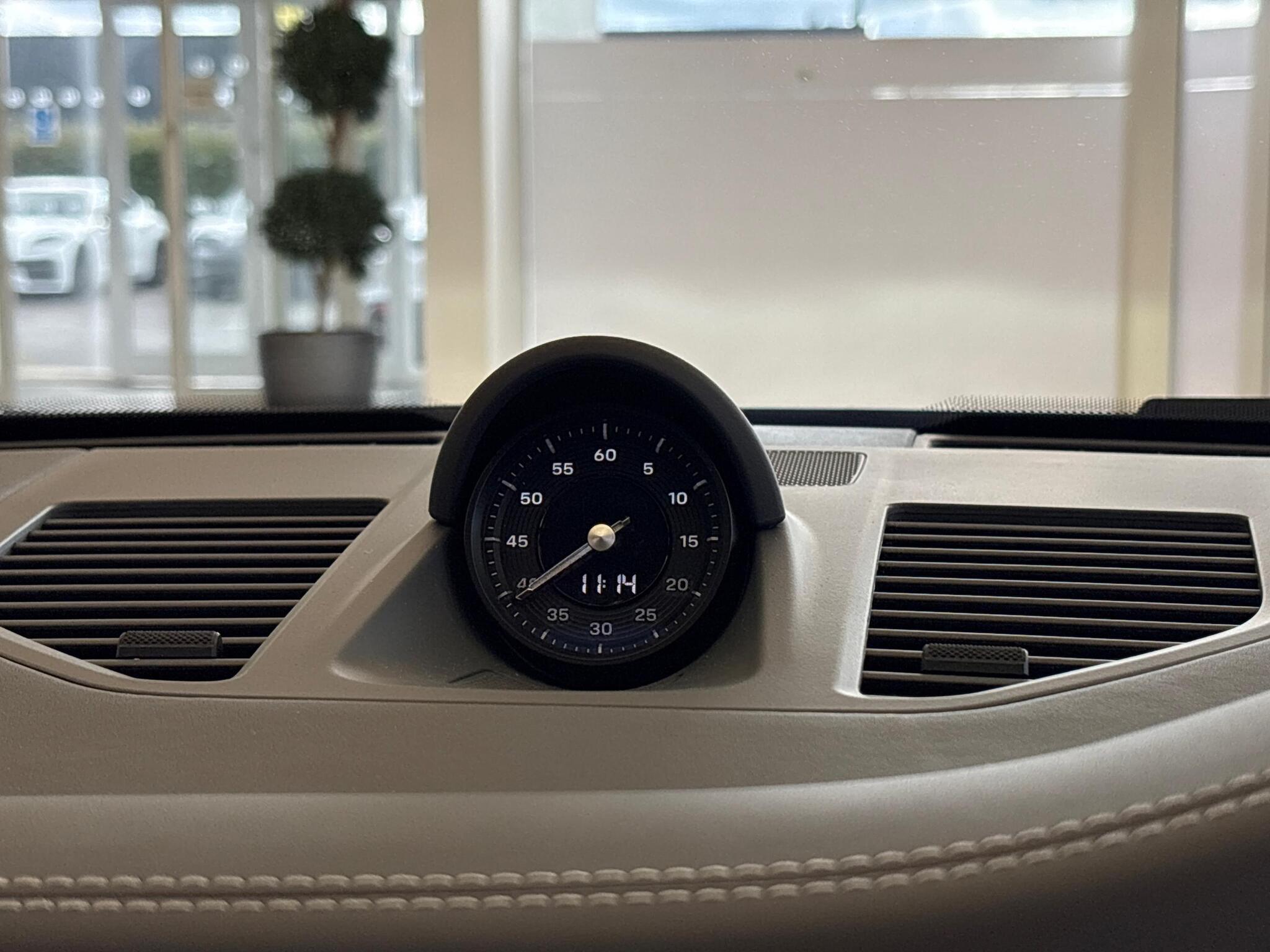 Porsche 911 view 18