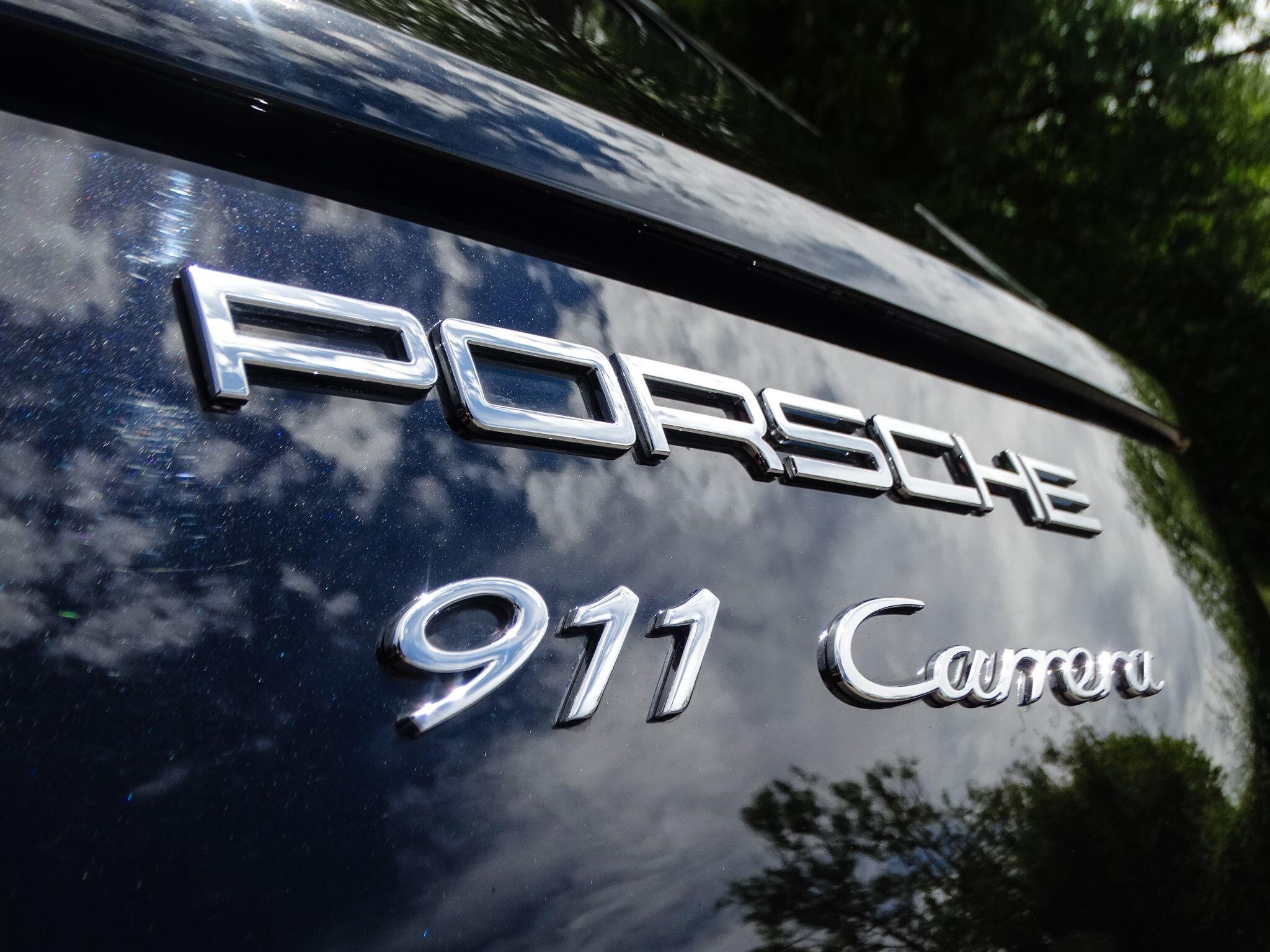 Porsche 911 view 19