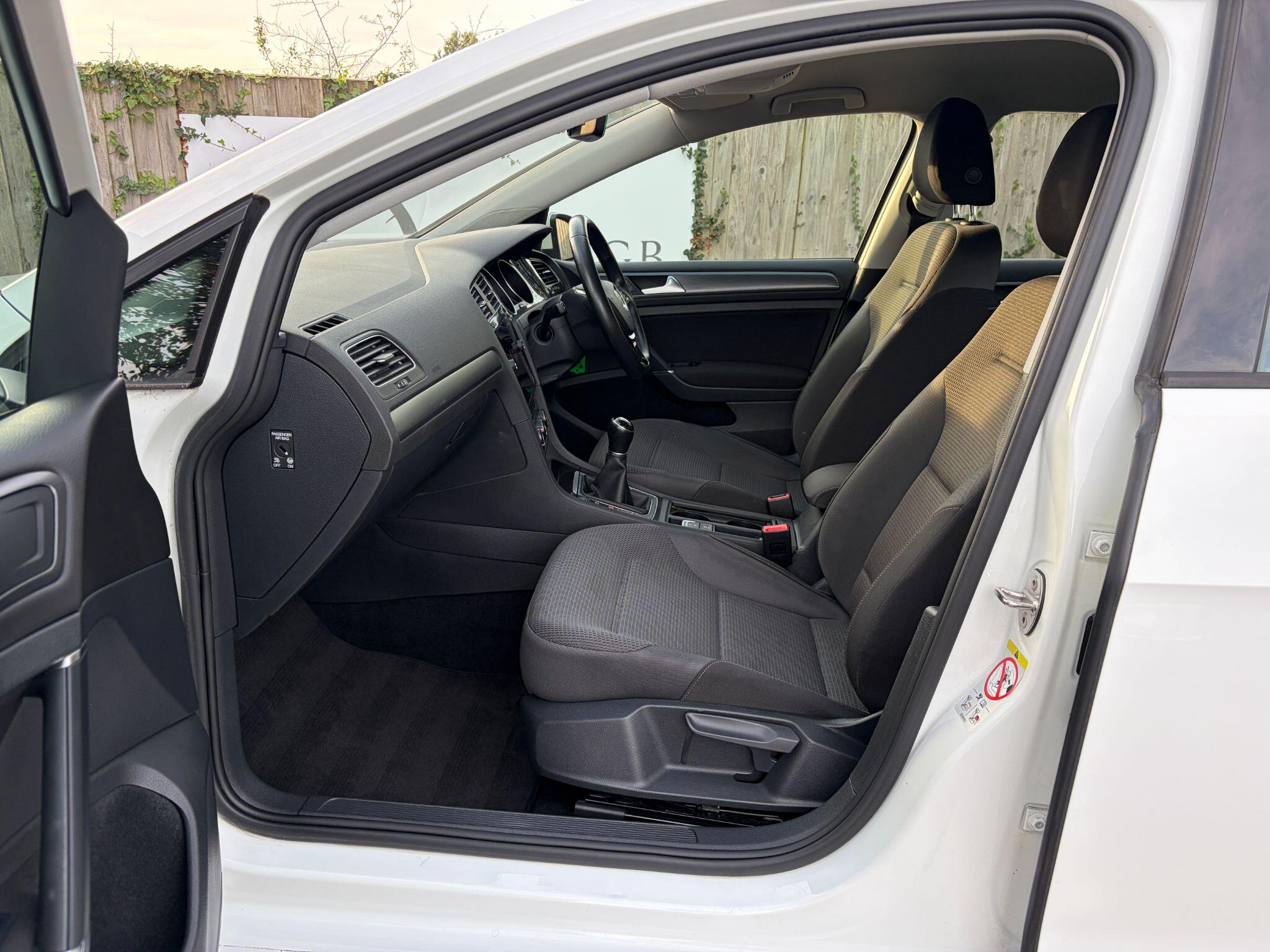 Volkswagen Golf view 11