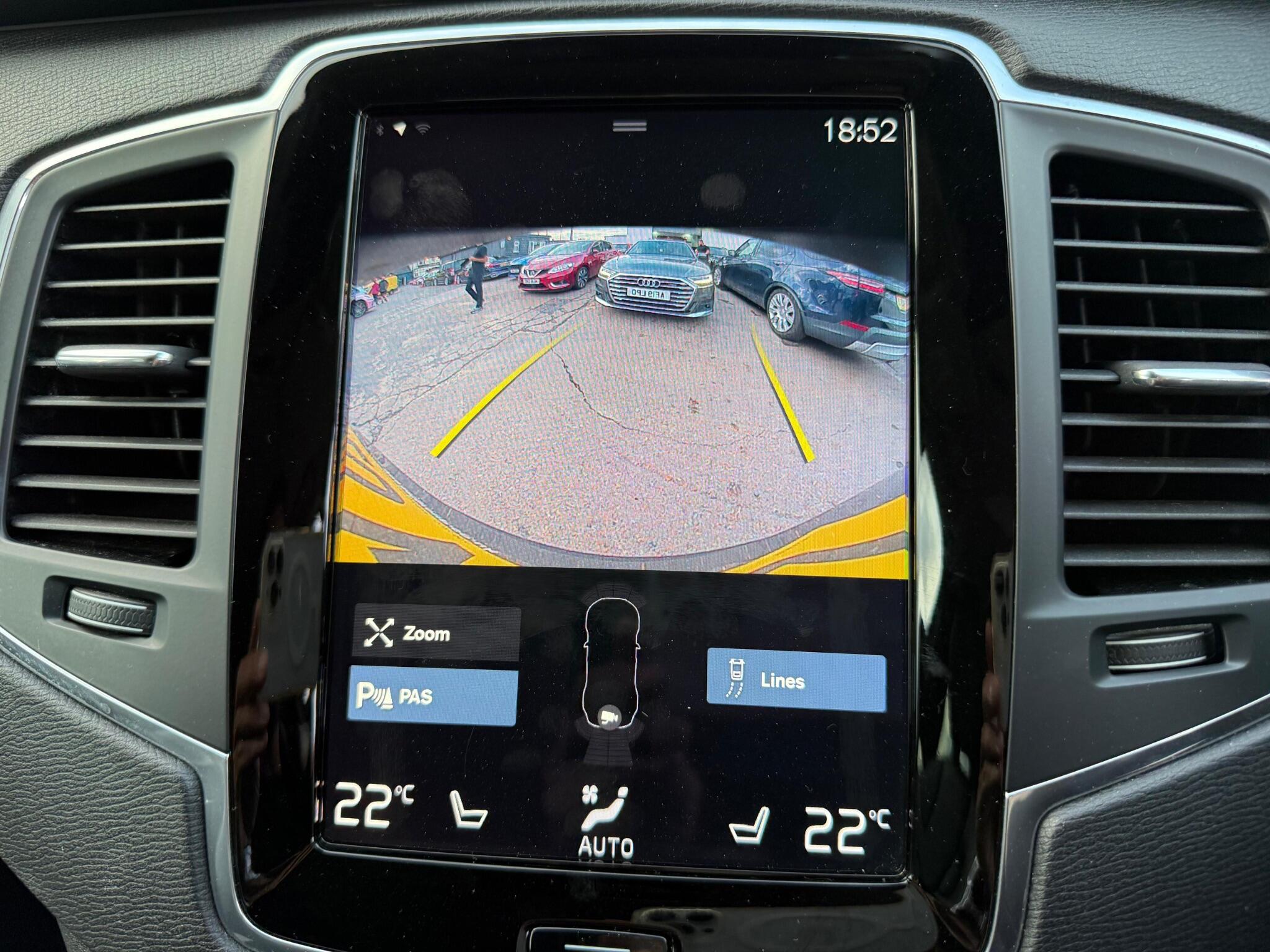 Volvo XC90 view 10
