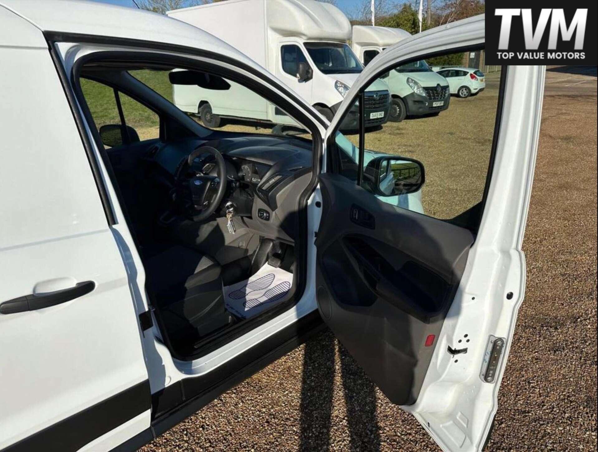 Ford Transit Connect view 16
