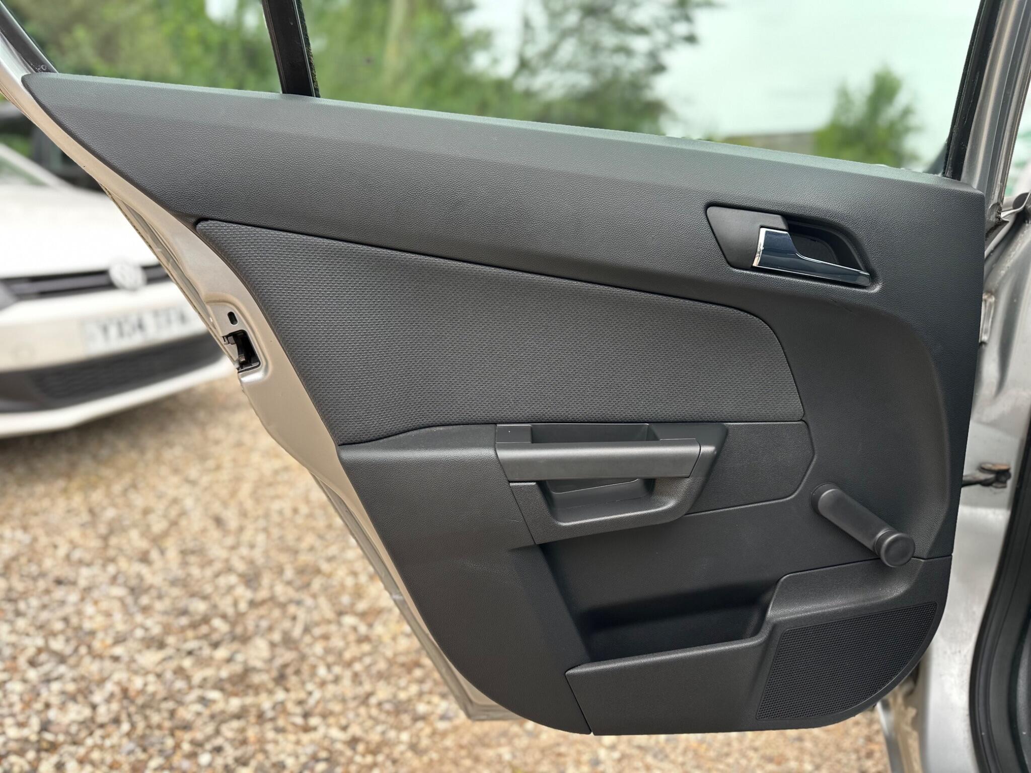 Vauxhall Astra view 45