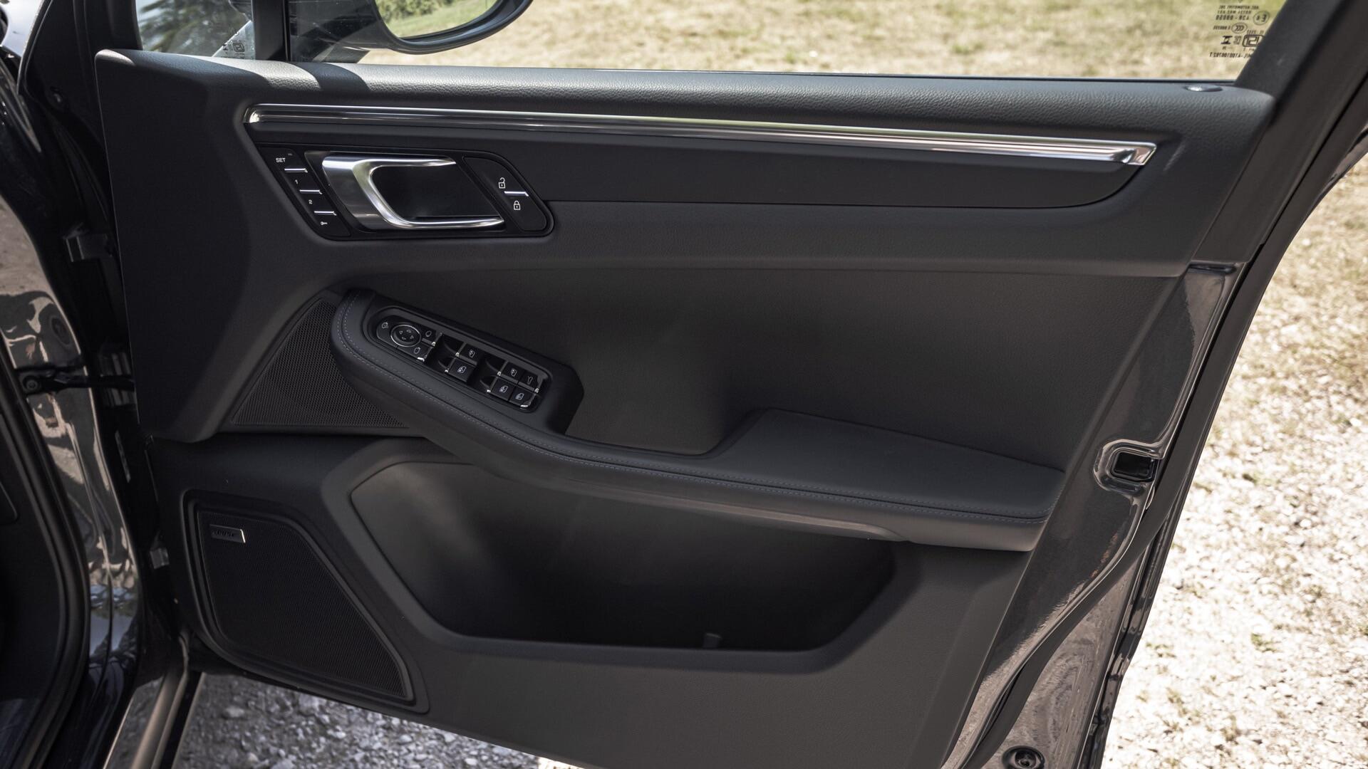 Porsche Macan view 16