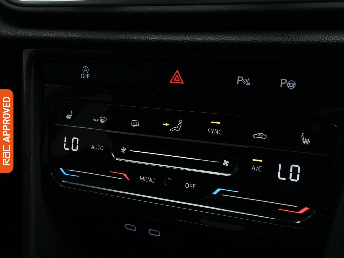 Volkswagen T-Roc view 16