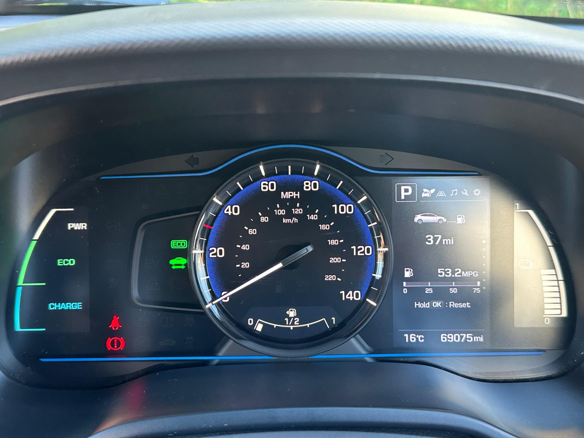 Hyundai Ioniq view 24