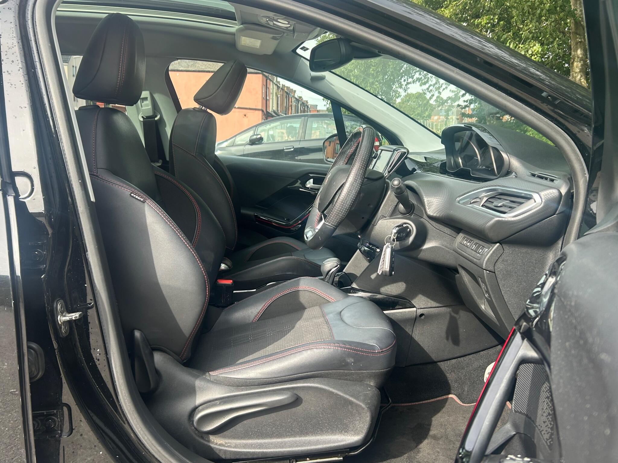 Peugeot 2008 view 16