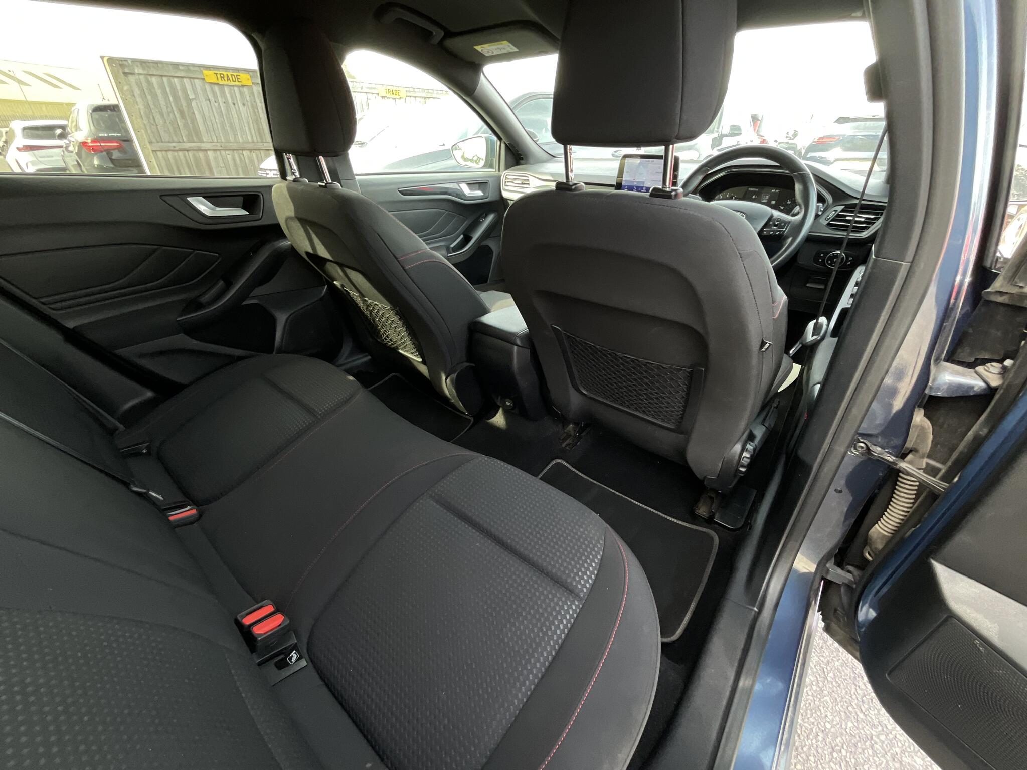 Ford Focus view 10