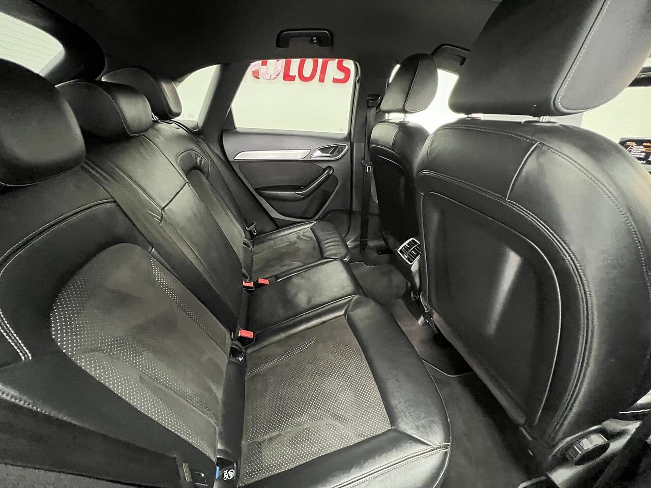 Audi Q3 view 15