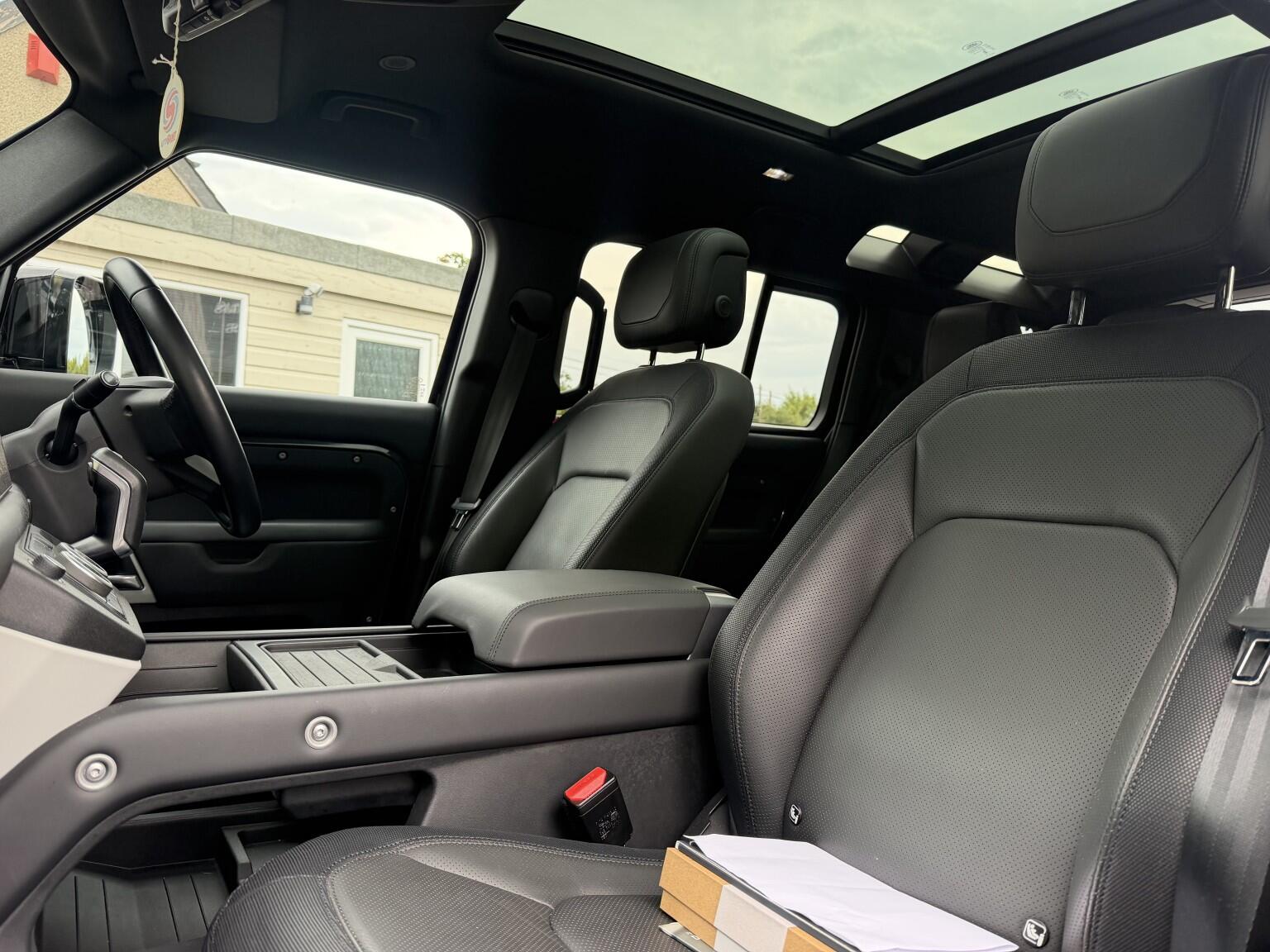 Land Rover Defender 110 view 7