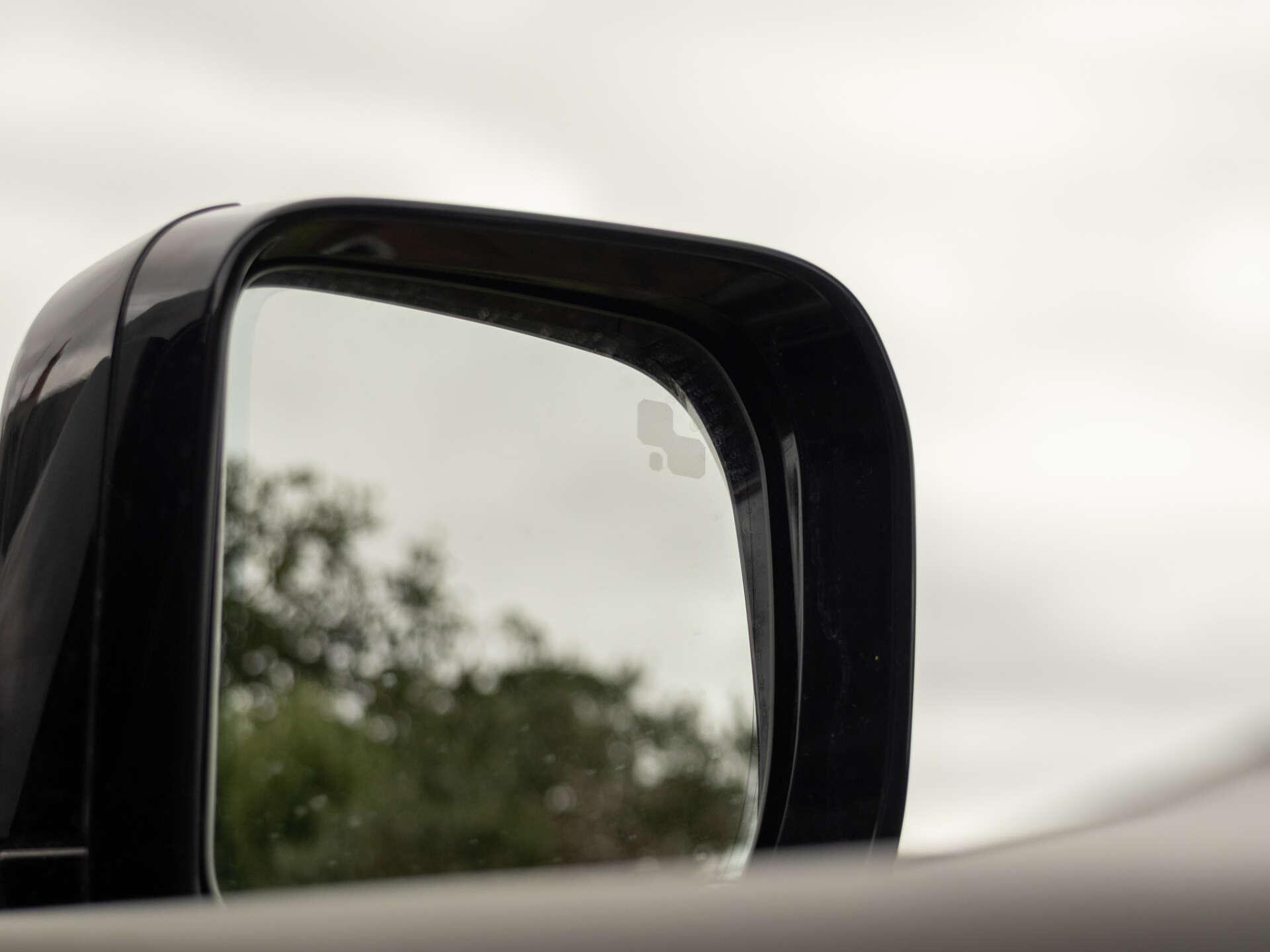 Land Rover Defender view 15