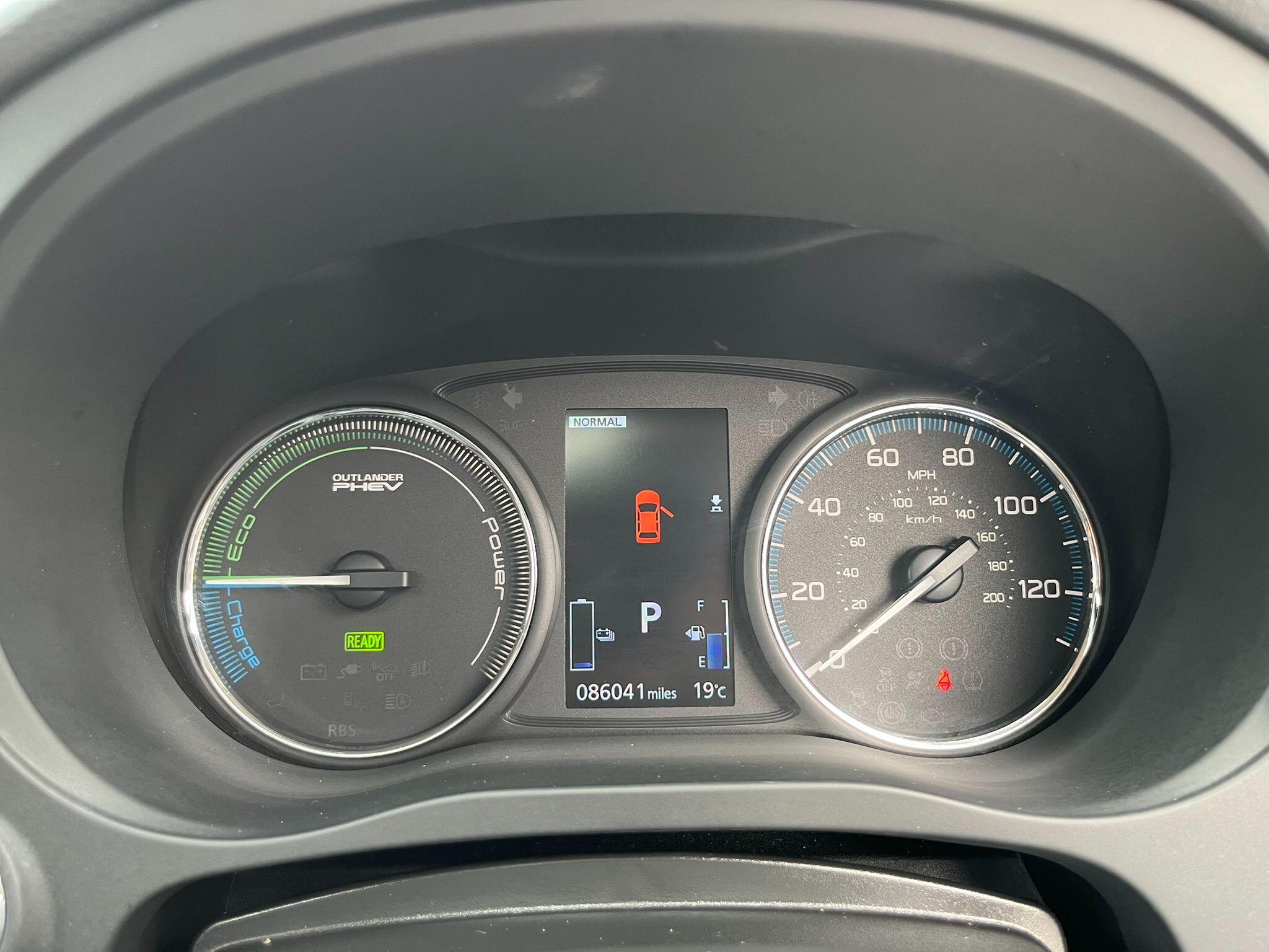 Mitsubishi Outlander view 16
