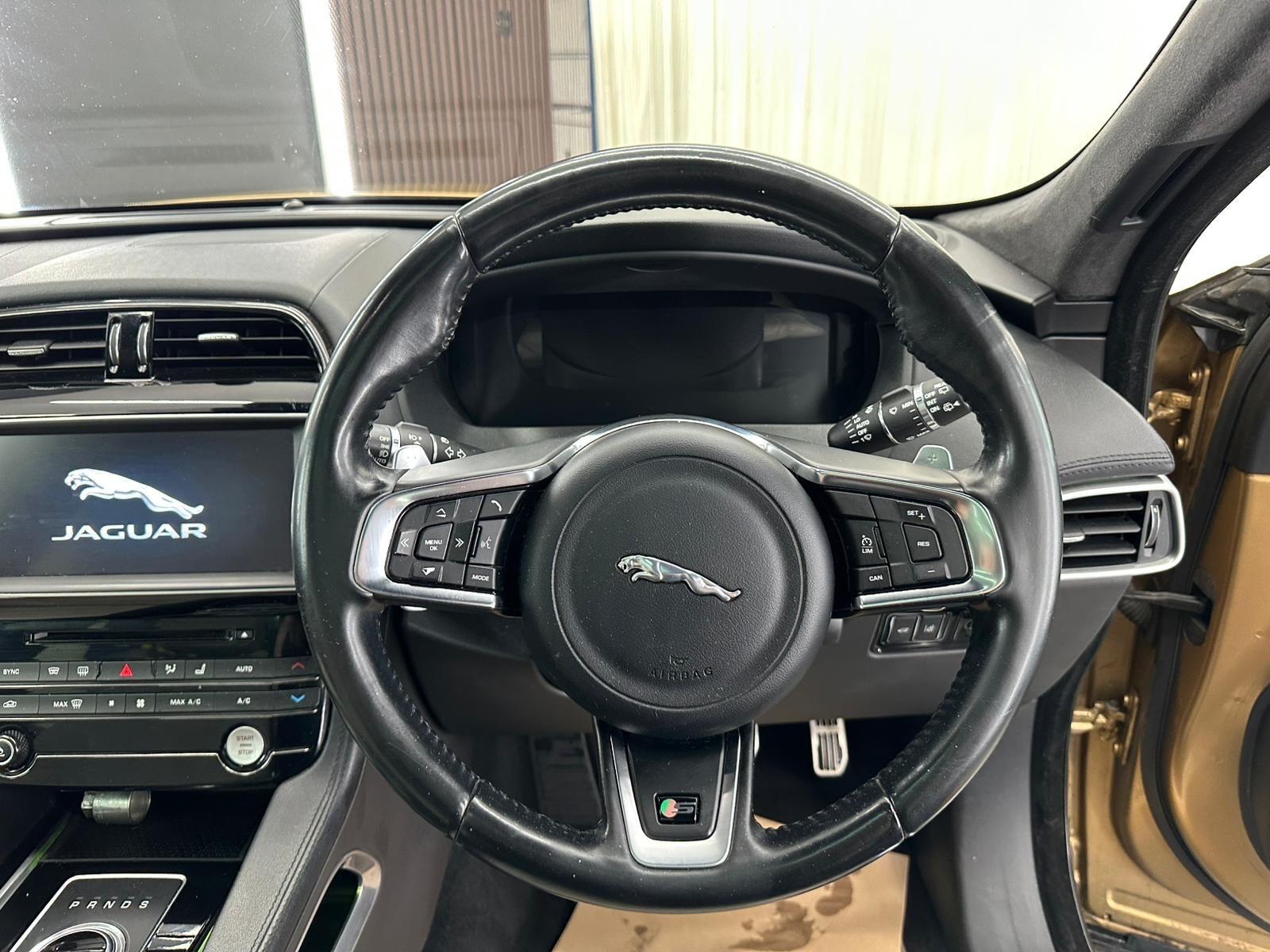 Jaguar F-Pace view 35