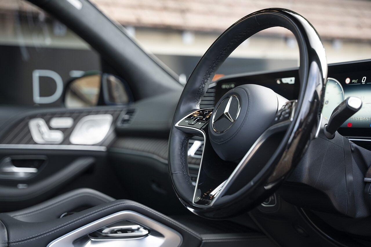 Mercedes-Benz GLS view 9