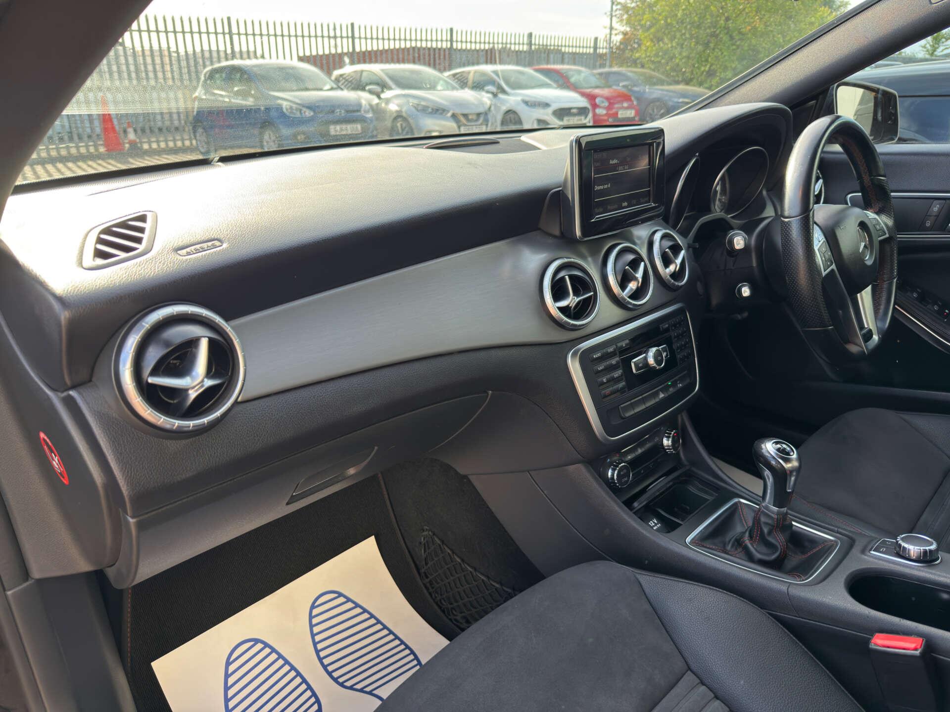 Mercedes-Benz Cla view 35