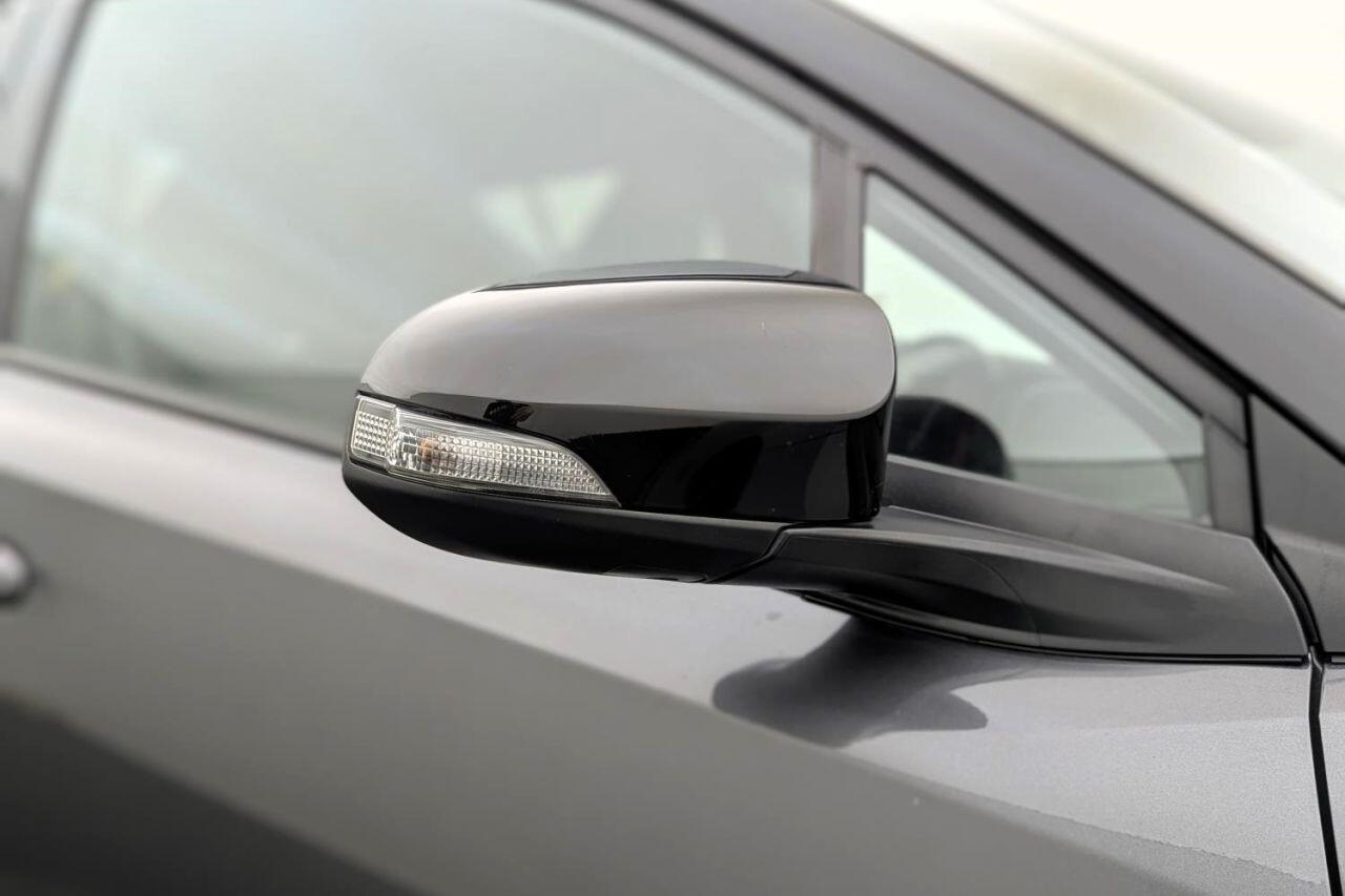 Toyota C-HR view 38