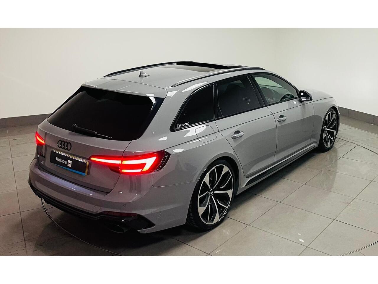 Audi RS4 view 13