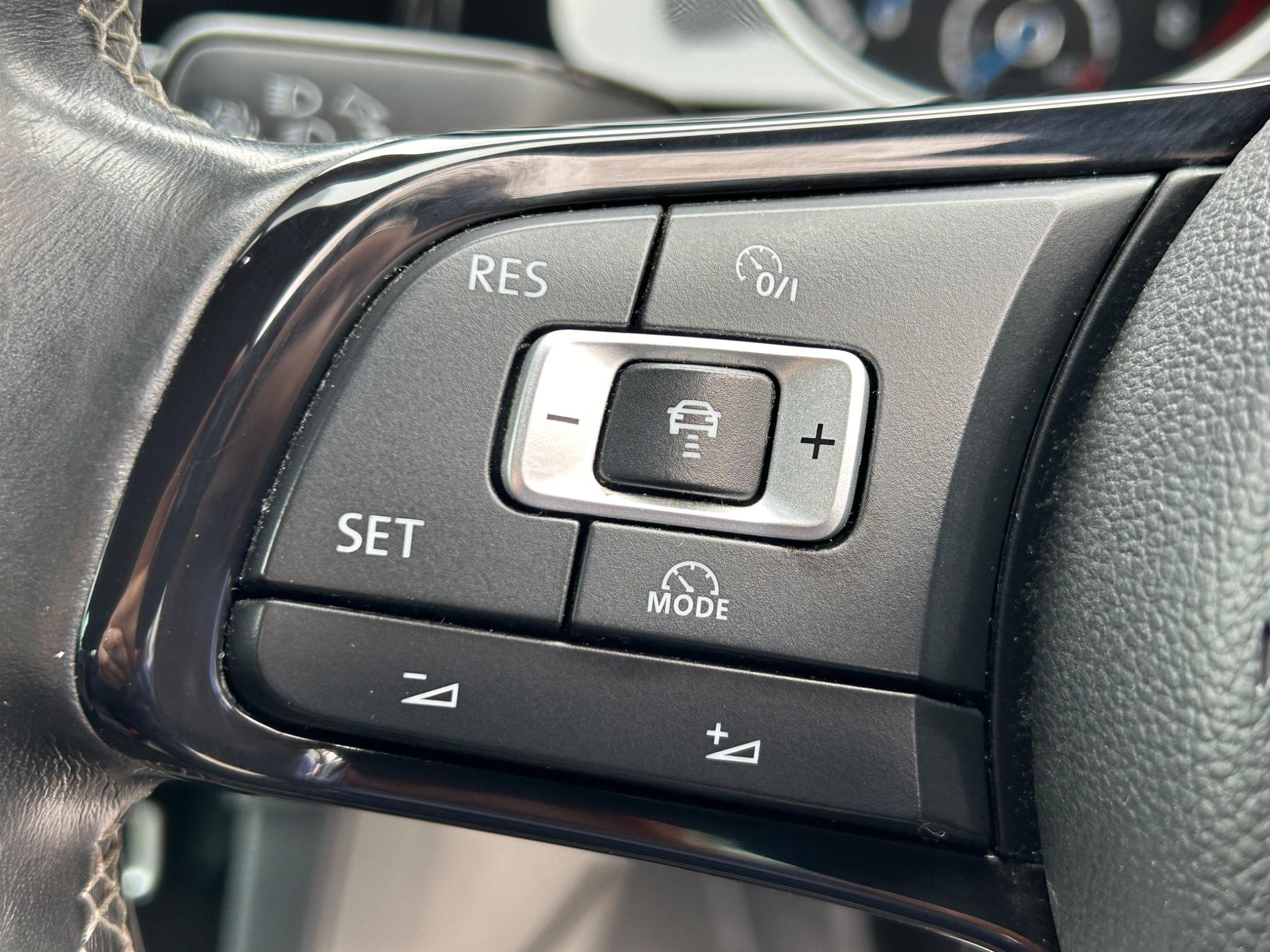 Volkswagen Golf view 23